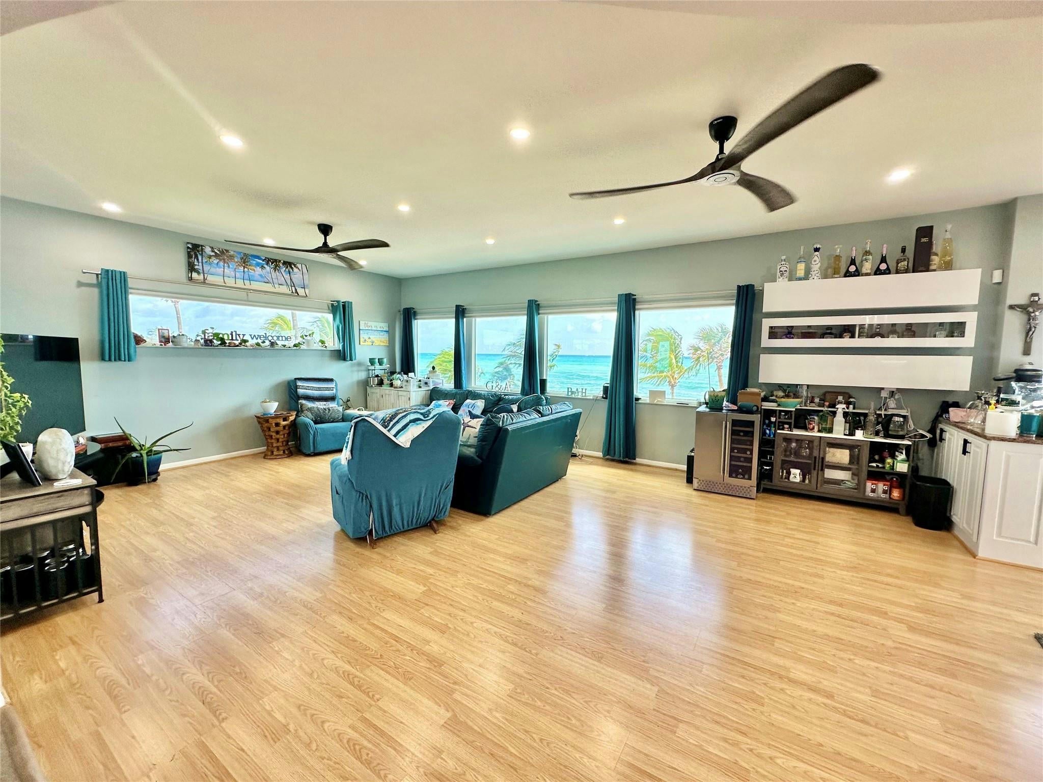 Hollywood, Florida, 33019, United States, 10 Bedrooms Bedrooms, ,9 BathroomsBathrooms,Residential,Active,1988424