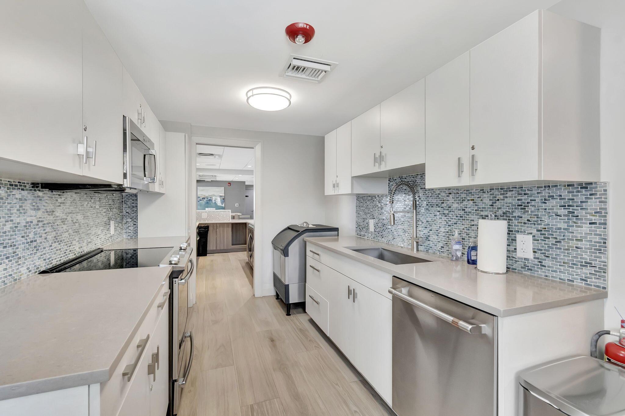 Highland Beach, Florida, 33487, United States, ,2 BathroomsBathrooms,Residential,Active,1762854
