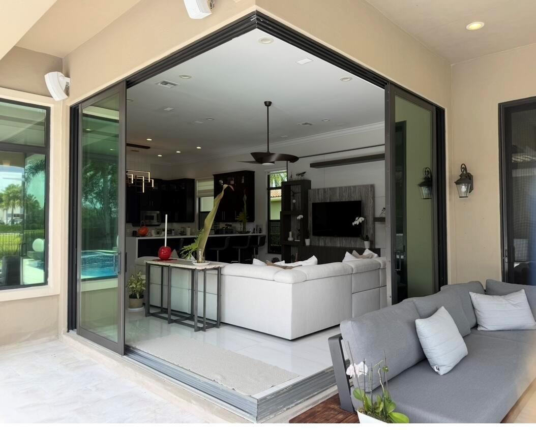 Delray Beach, Florida, 33446, United States, 5 Bedrooms Bedrooms, ,7 BathroomsBathrooms,Residential,Active,1960166