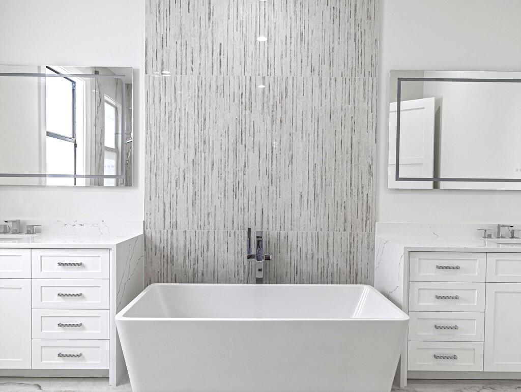 West Palm Beach, Florida, 33405, United States, 5 Bedrooms Bedrooms, ,5 BathroomsBathrooms,Residential,Active,1985853