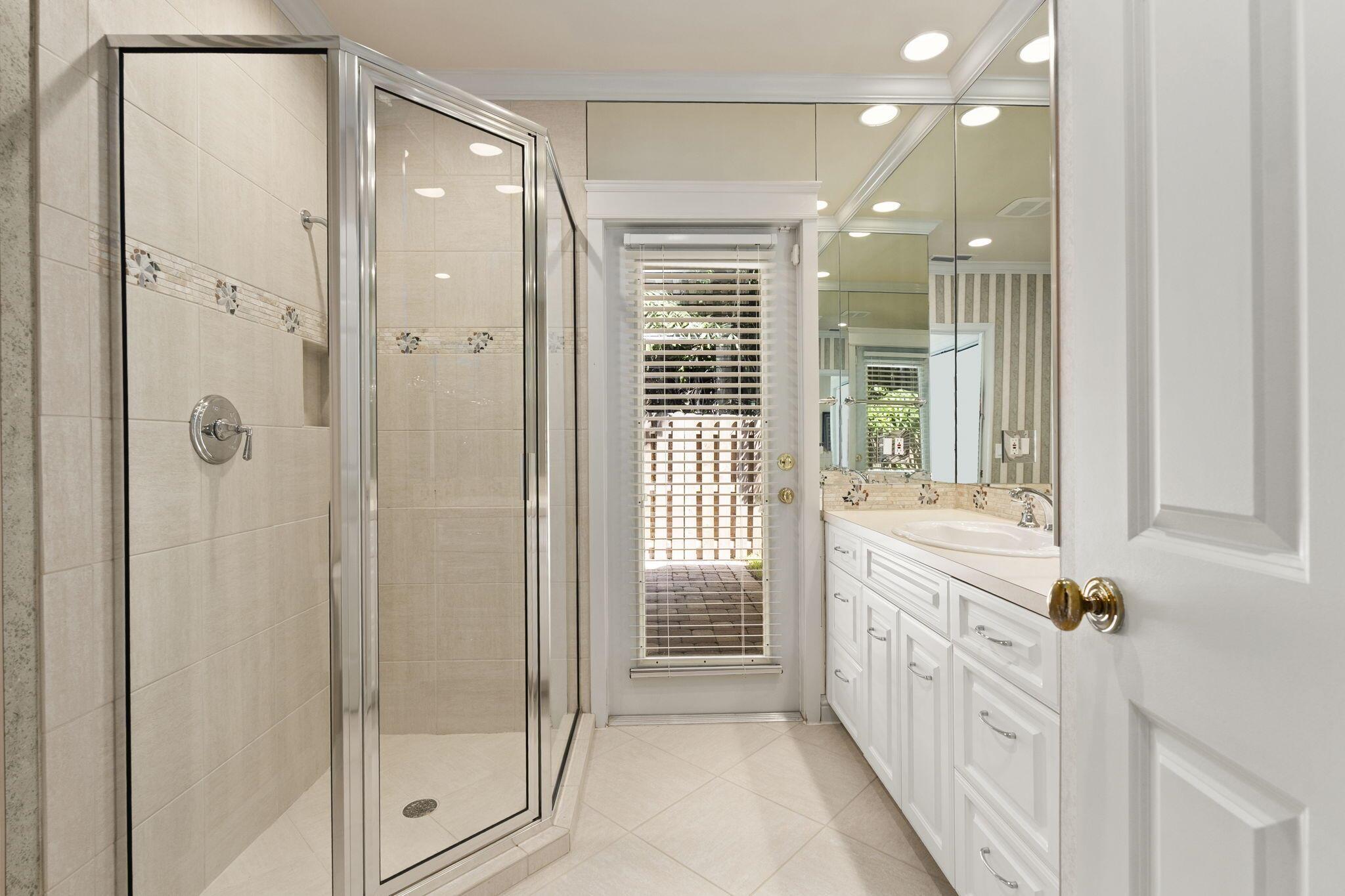 Sewalls Point, Florida, 34996, United States, 3 Bedrooms Bedrooms, ,4 BathroomsBathrooms,Residential,Active,1919064