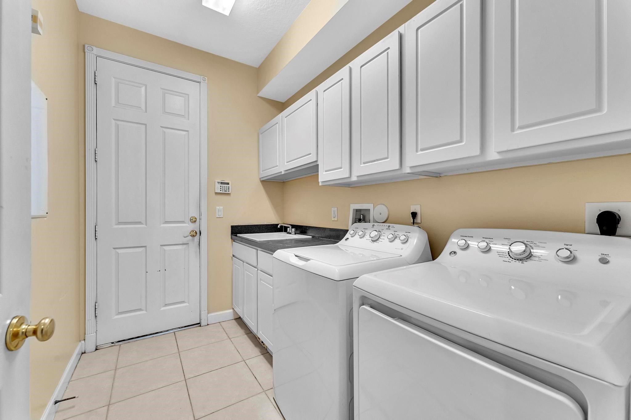 Stuart, Florida, 34997, United States, 4 Bedrooms Bedrooms, ,3 BathroomsBathrooms,Residential,Active,1988491