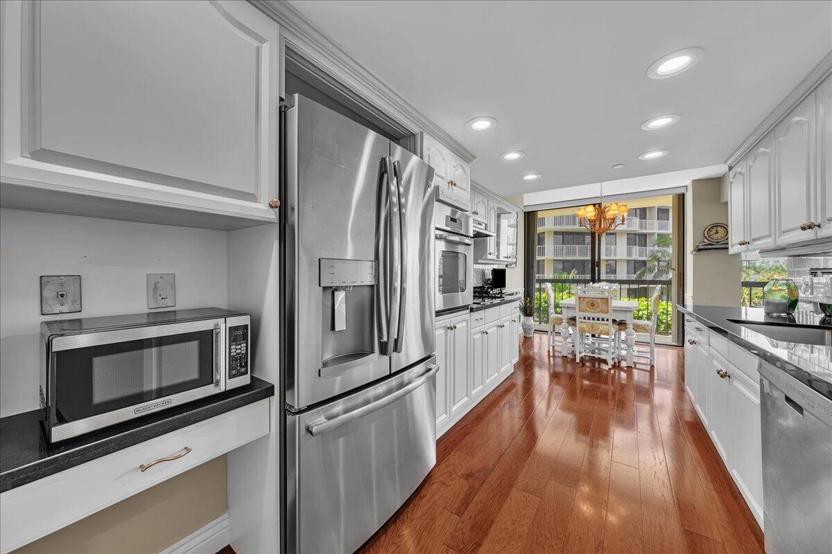 Palm Beach, Florida, 33480, United States, 3 Bedrooms Bedrooms, ,3 BathroomsBathrooms,Residential,Active,1954435