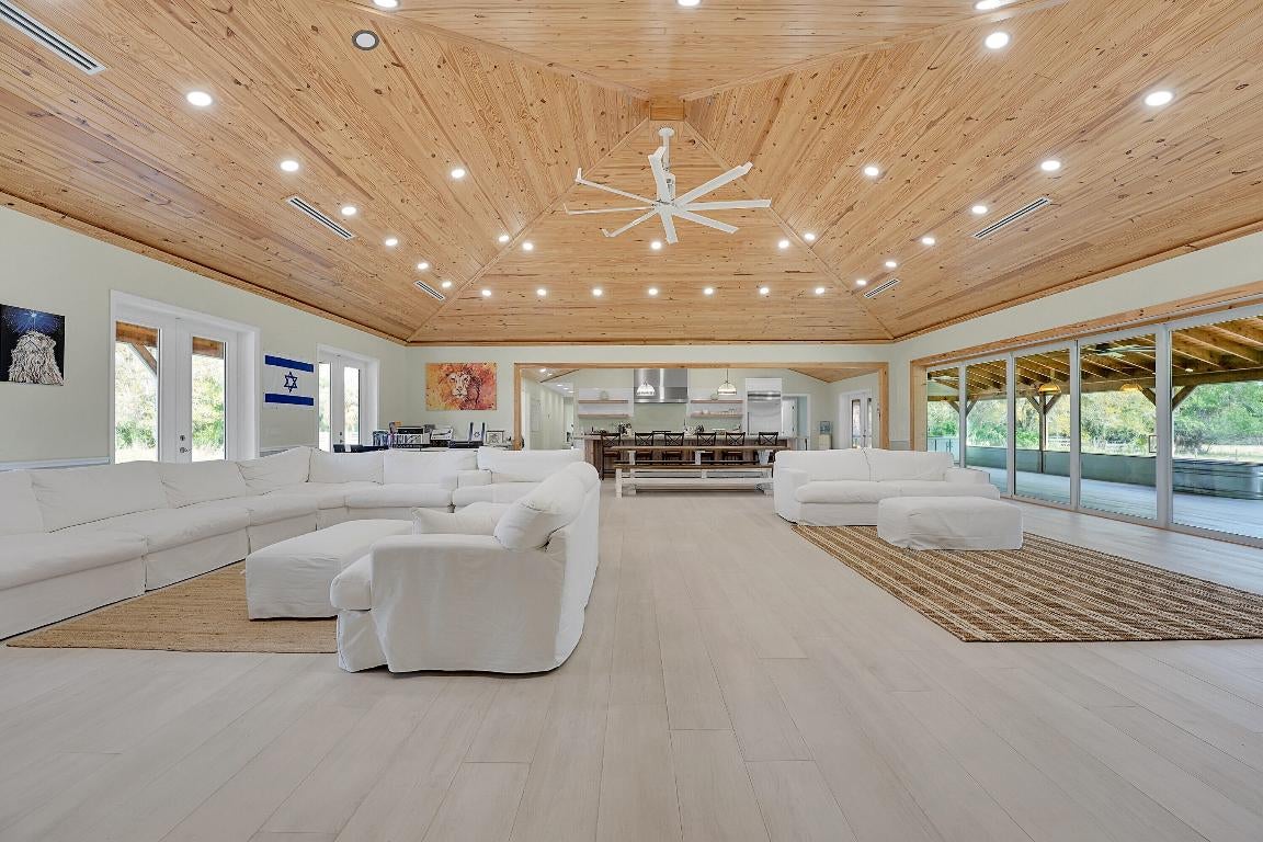 Okeechobee, Florida, 34974, United States, 4 Bedrooms Bedrooms, ,4 BathroomsBathrooms,Residential,Active,2008332