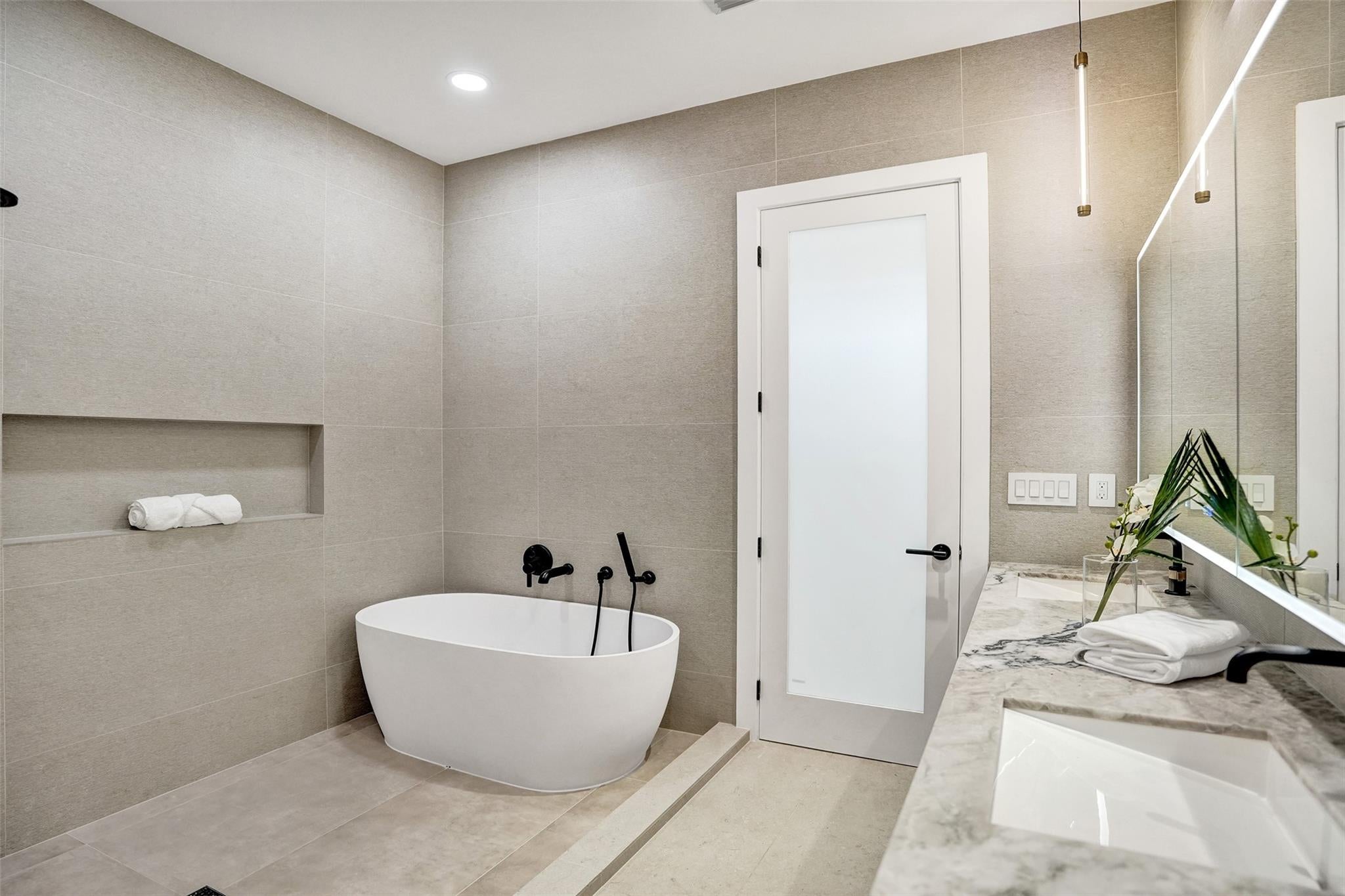 Lighthouse Point, Florida, 33064, United States, 4 Bedrooms Bedrooms, ,4 BathroomsBathrooms,Residential,Active,1919400