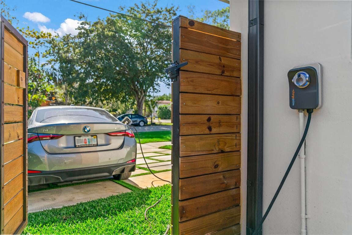 Miami, Florida, 33180, United States, 5 Bedrooms Bedrooms, ,4 BathroomsBathrooms,Residential,Active,2011434