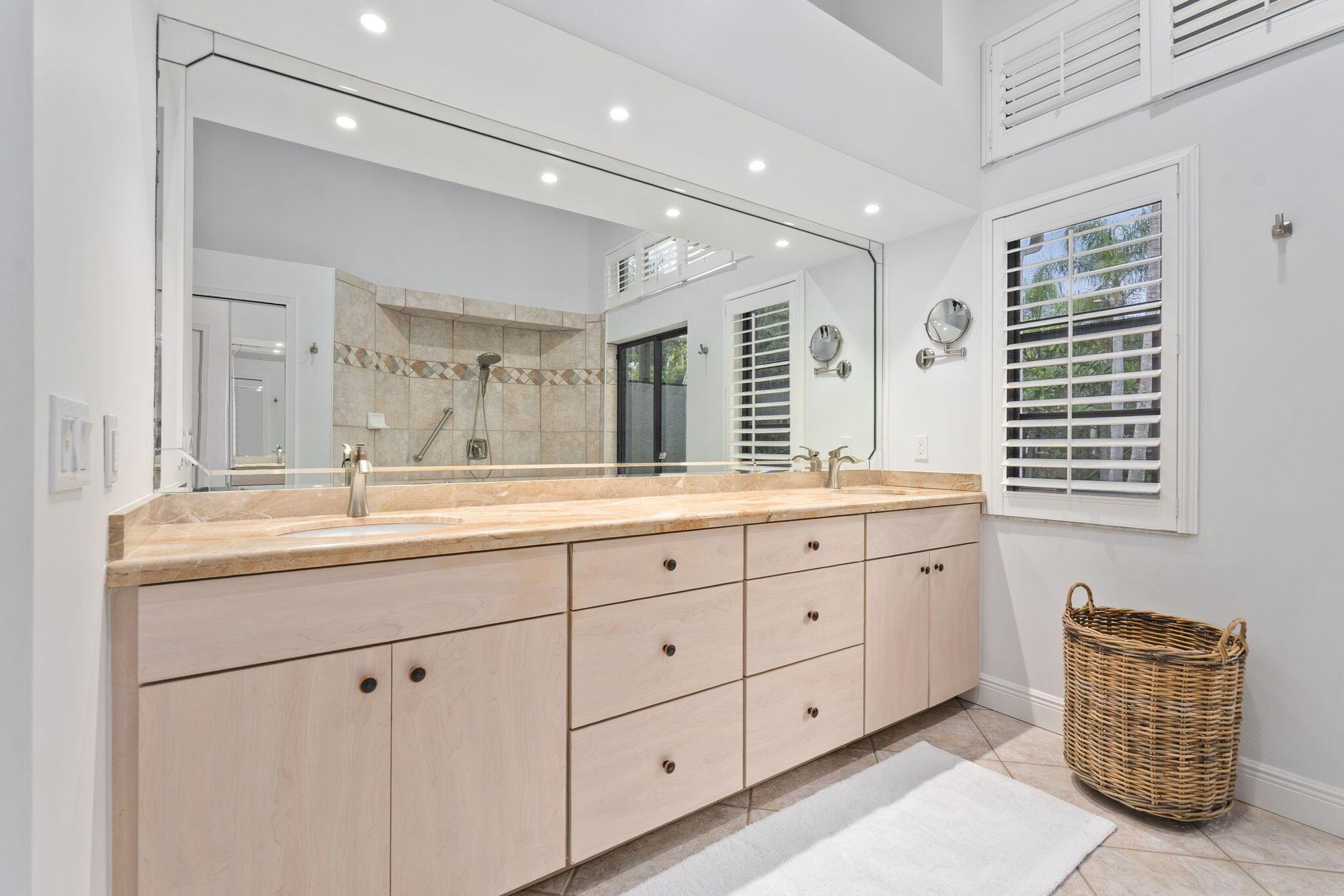 Jensen Beach, Florida, 34957, United States, 4 Bedrooms Bedrooms, ,5 BathroomsBathrooms,Residential,Active,1945060