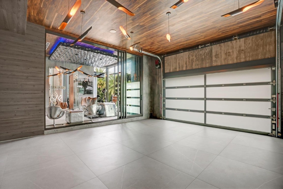 Fort Lauderdale, Florida, 33304, United States, 6 Bedrooms Bedrooms, ,9 BathroomsBathrooms,Residential,Active,2007970