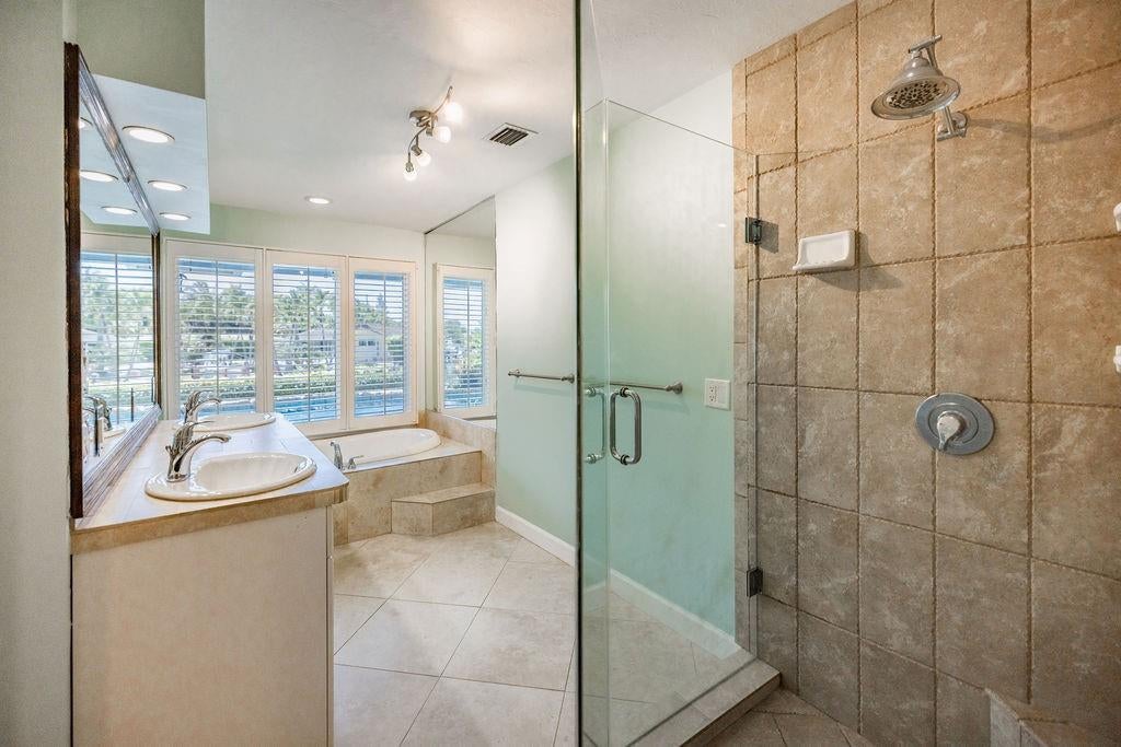 Lighthouse Point, Florida, 33064, United States, 4 Bedrooms Bedrooms, ,4 BathroomsBathrooms,Residential,Active,1701977