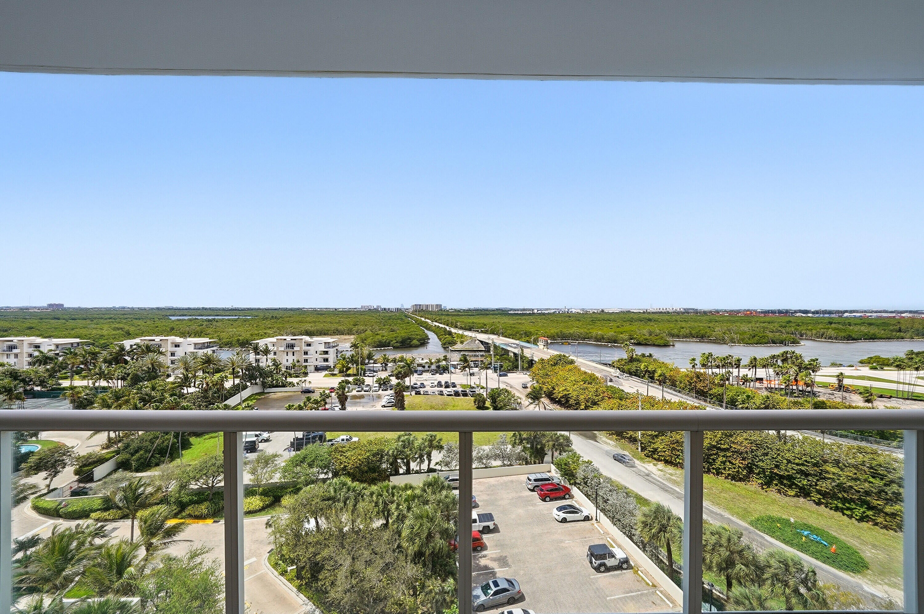 Hollywood, Florida, 33019, United States, 2 Bedrooms Bedrooms, ,3 BathroomsBathrooms,Residential,Active,2028550