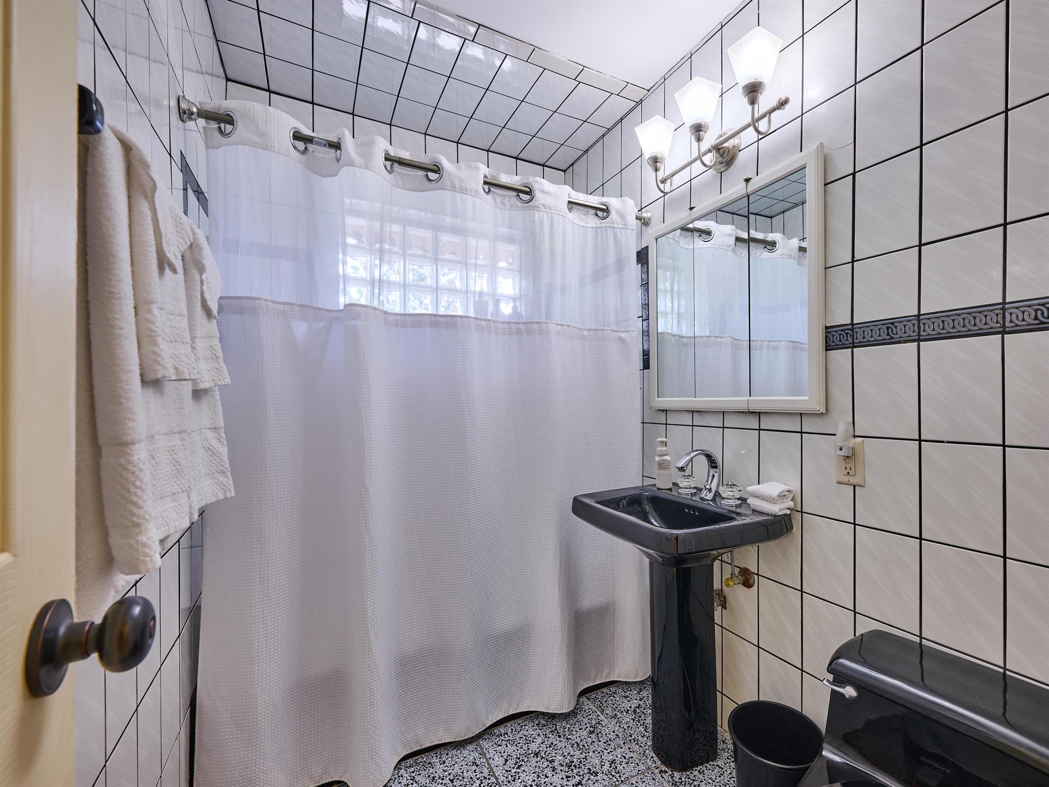 Lighthouse Point, Florida, 33064, United States, 4 Bedrooms Bedrooms, ,3 BathroomsBathrooms,Residential,Active,1900500