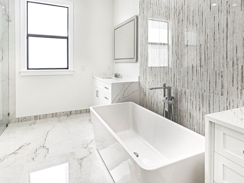 West Palm Beach, Florida, 33405, United States, 5 Bedrooms Bedrooms, ,5 BathroomsBathrooms,Residential,Active,1985853