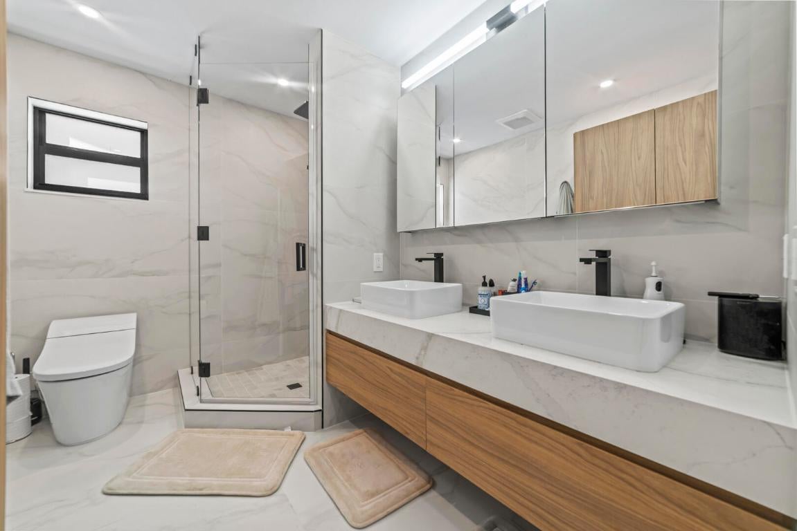 Miami, Florida, 33180, United States, 5 Bedrooms Bedrooms, ,4 BathroomsBathrooms,Residential,Active,2011434