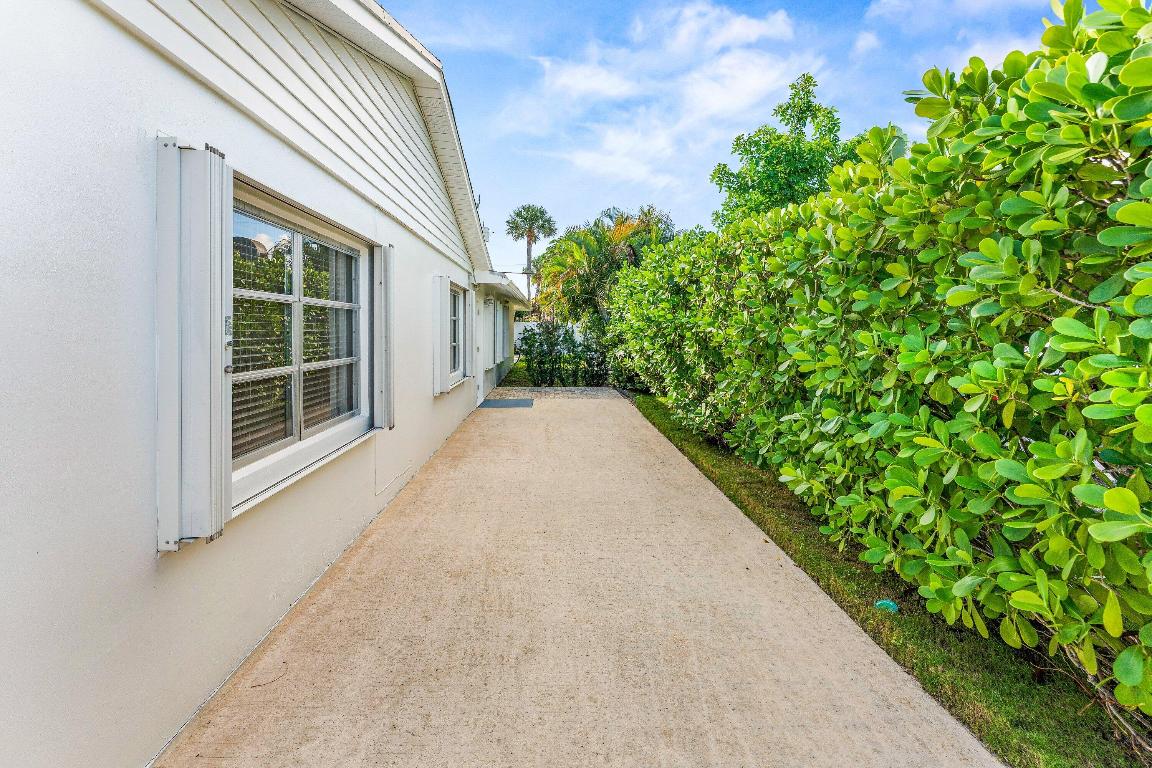 West Palm Beach, Florida, 33405, United States, 4 Bedrooms Bedrooms, ,5 BathroomsBathrooms,Residential,Active,2007629