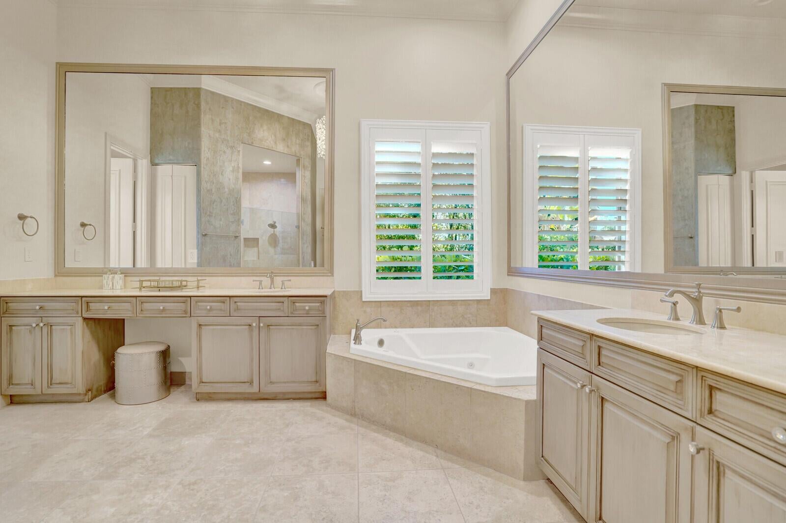 Delray Beach, Florida, 33446, United States, 5 Bedrooms Bedrooms, ,5 BathroomsBathrooms,Residential,Active,1996253