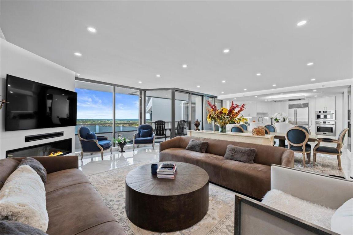 North Palm Beach, Florida, 33408, United States, 2 Bedrooms Bedrooms, ,3 BathroomsBathrooms,Residential,Active,2007652