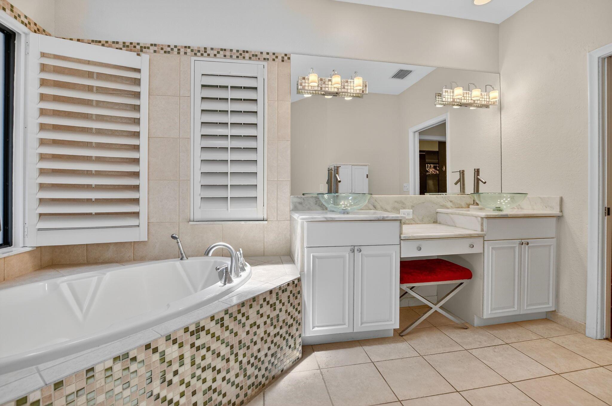 Boca Raton, Florida, 33487, United States, 5 Bedrooms Bedrooms, ,4 BathroomsBathrooms,Residential,Active,1892410