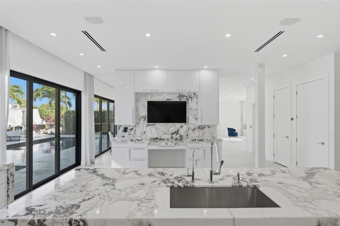 Fort Lauderdale, Florida, 33316, United States, 5 Bedrooms Bedrooms, ,5 BathroomsBathrooms,Residential,Active,2008271