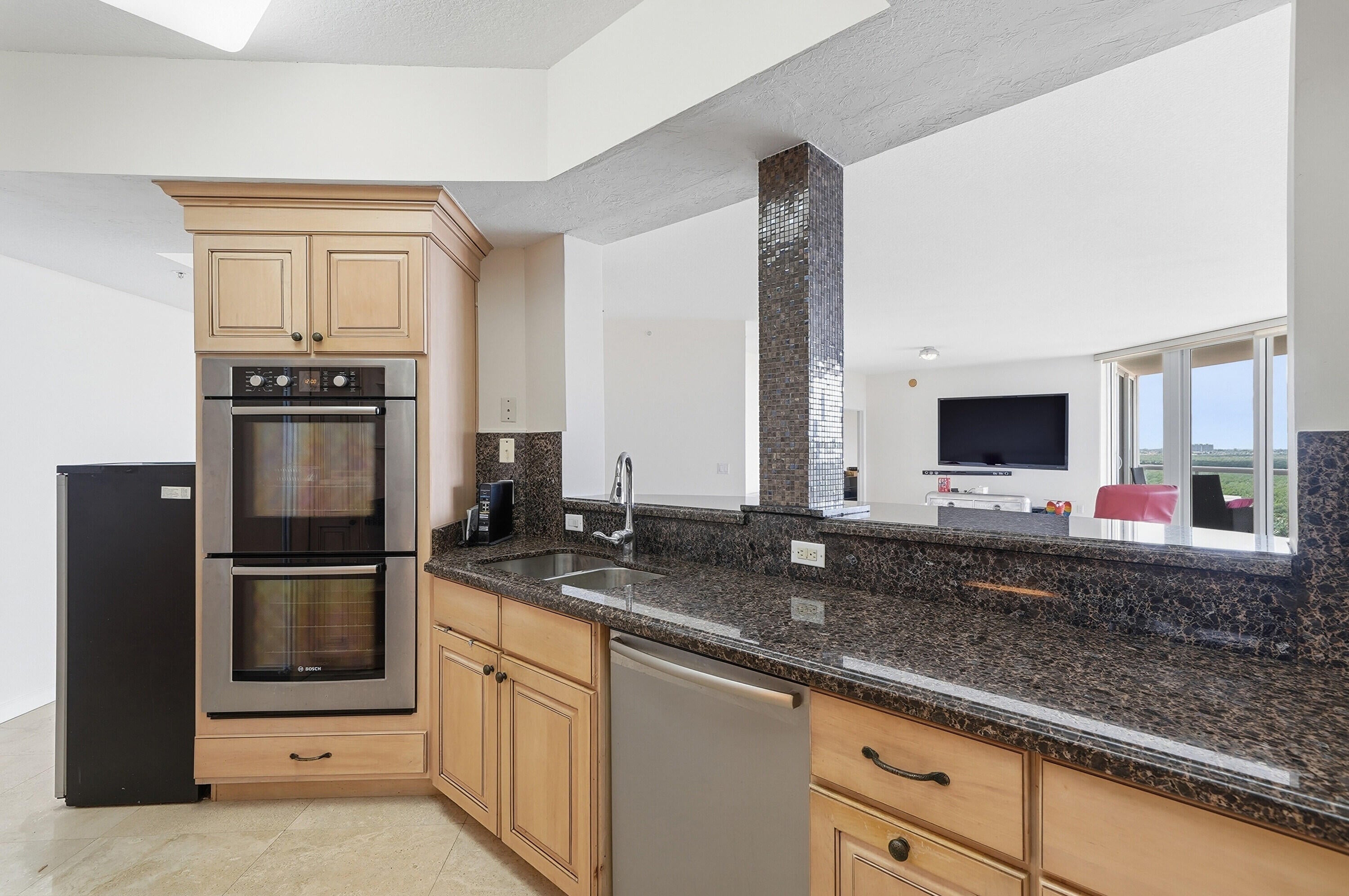 Hollywood, Florida, 33019, United States, 2 Bedrooms Bedrooms, ,3 BathroomsBathrooms,Residential,Active,2028550