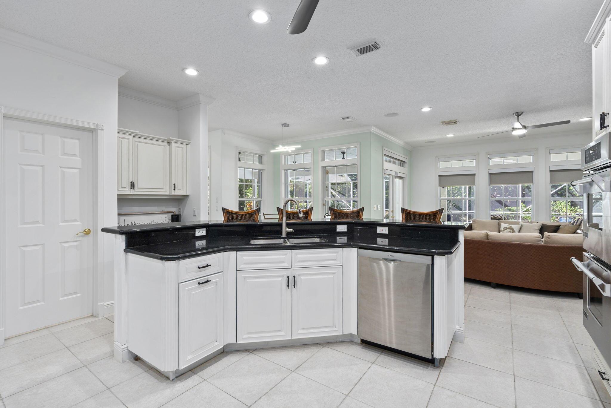 Sewalls Point, Florida, 34996, United States, 4 Bedrooms Bedrooms, ,3 BathroomsBathrooms,Residential,Active,1953273