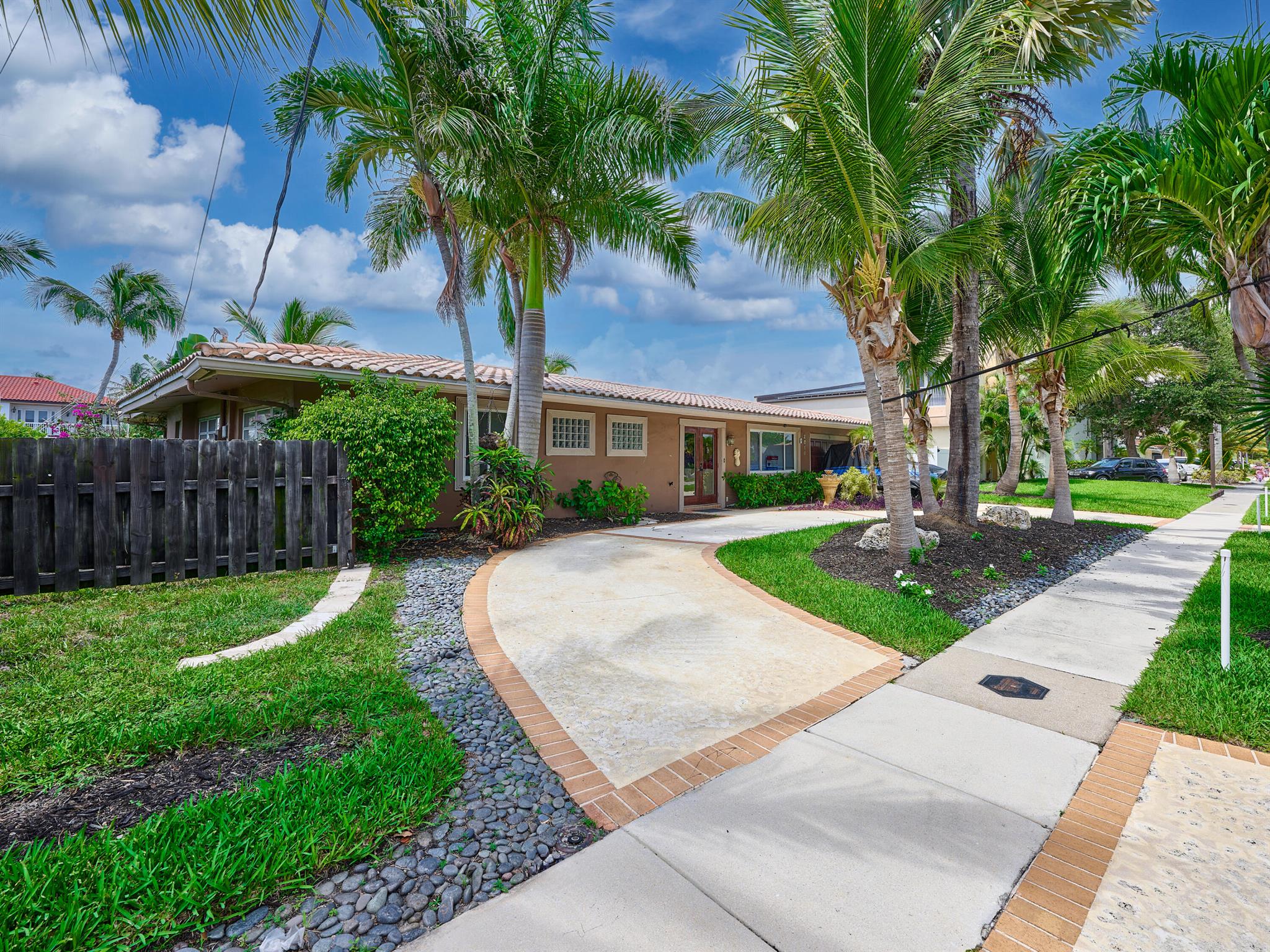 Lighthouse Point, Florida, 33064, United States, 4 Bedrooms Bedrooms, ,3 BathroomsBathrooms,Residential,Active,1900500