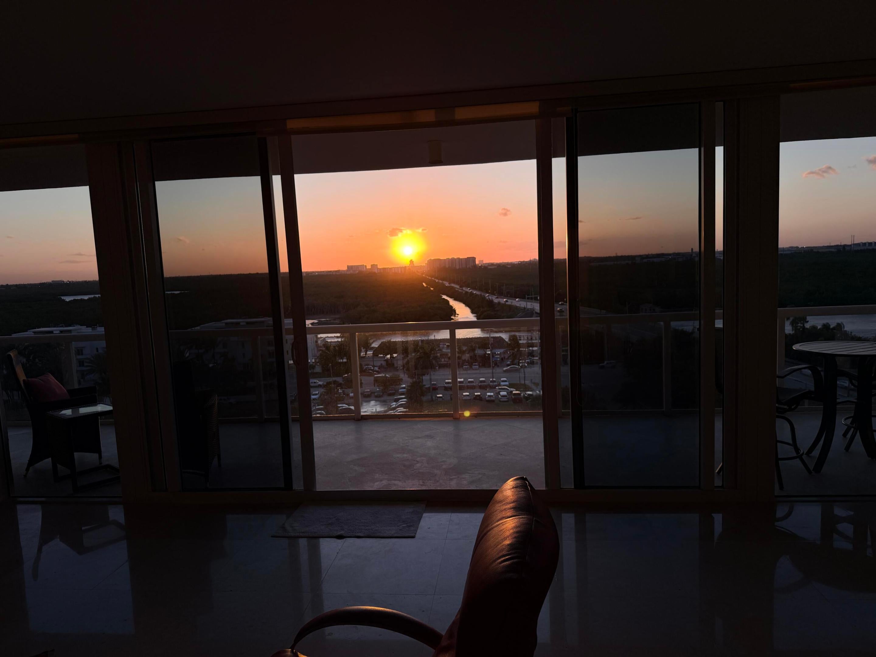 Hollywood, Florida, 33019, United States, 2 Bedrooms Bedrooms, ,3 BathroomsBathrooms,Residential,Active,2028550