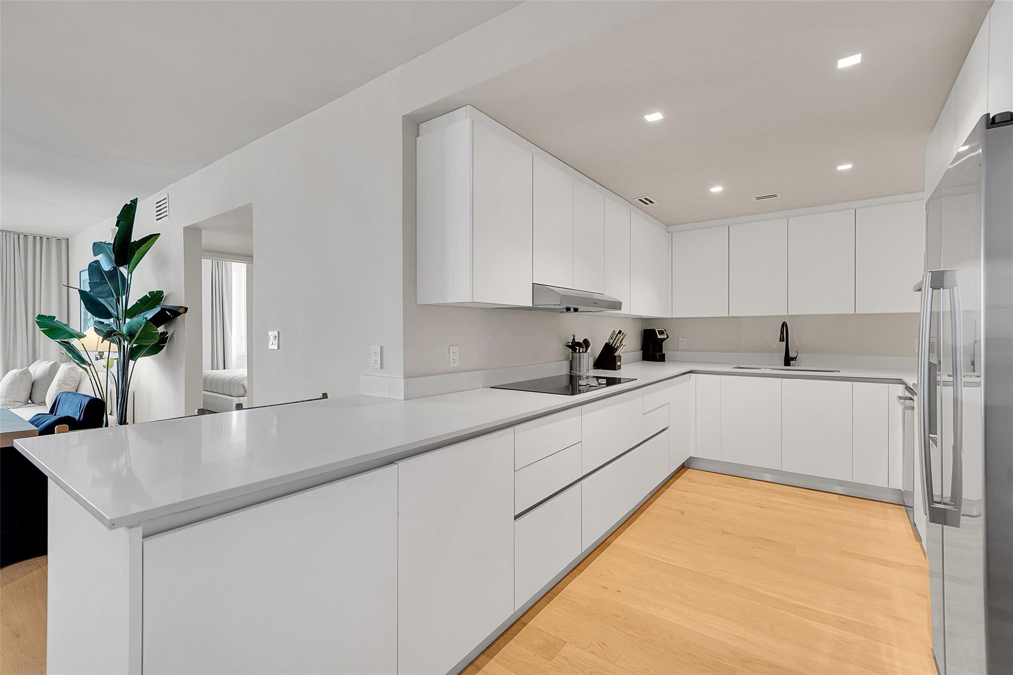 Miami Beach, Florida, 33139, United States, 2 Bedrooms Bedrooms, ,2 BathroomsBathrooms,Residential,Active,1973367