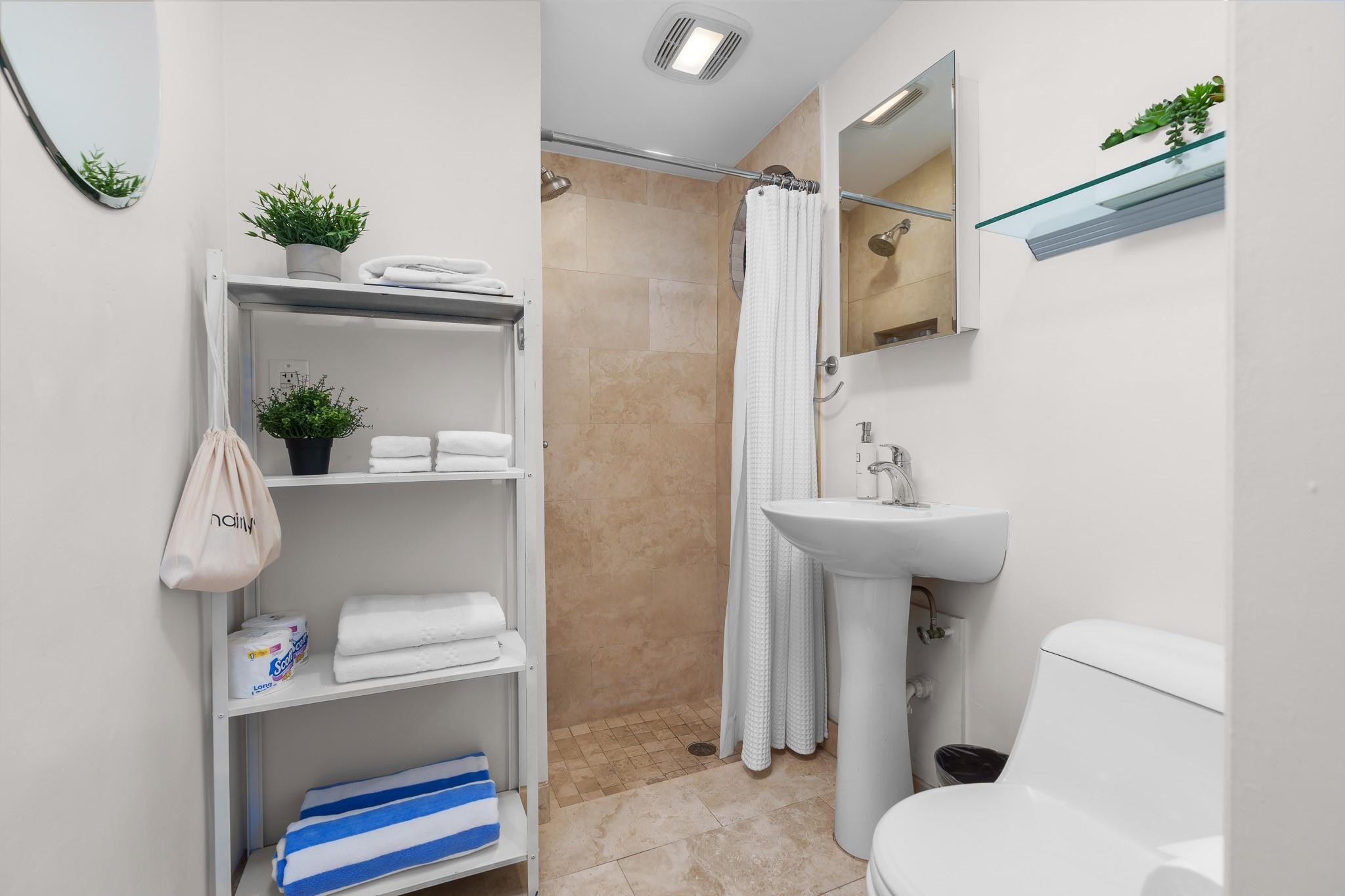 Fort Lauderdale, Florida, 33311, United States, 7 Bedrooms Bedrooms, ,7 BathroomsBathrooms,Residential,Active,2016302