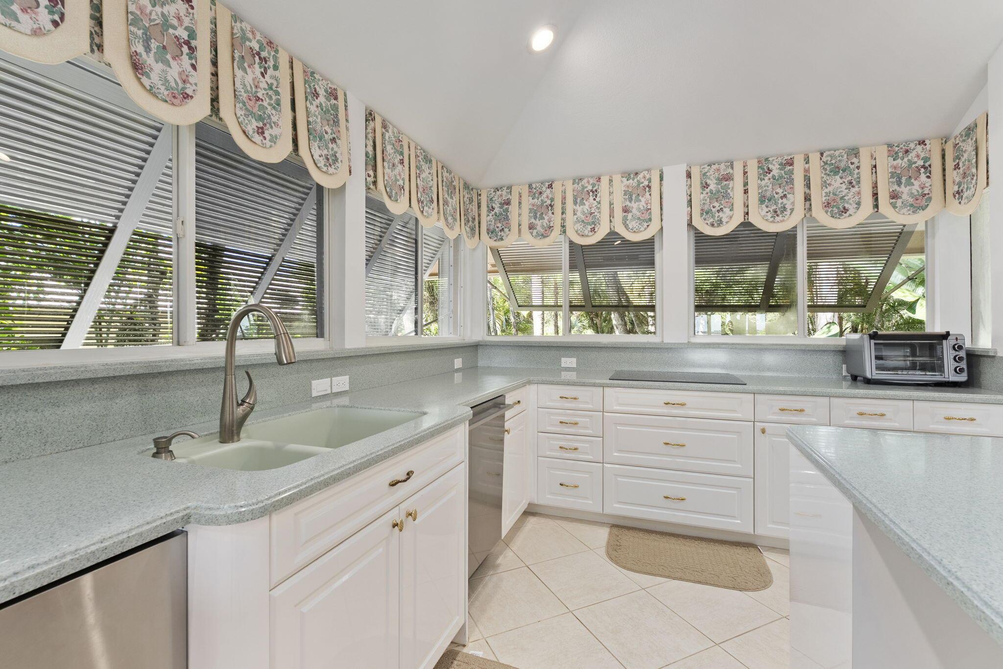 Sewalls Point, Florida, 34996, United States, 3 Bedrooms Bedrooms, ,4 BathroomsBathrooms,Residential,Active,1919064