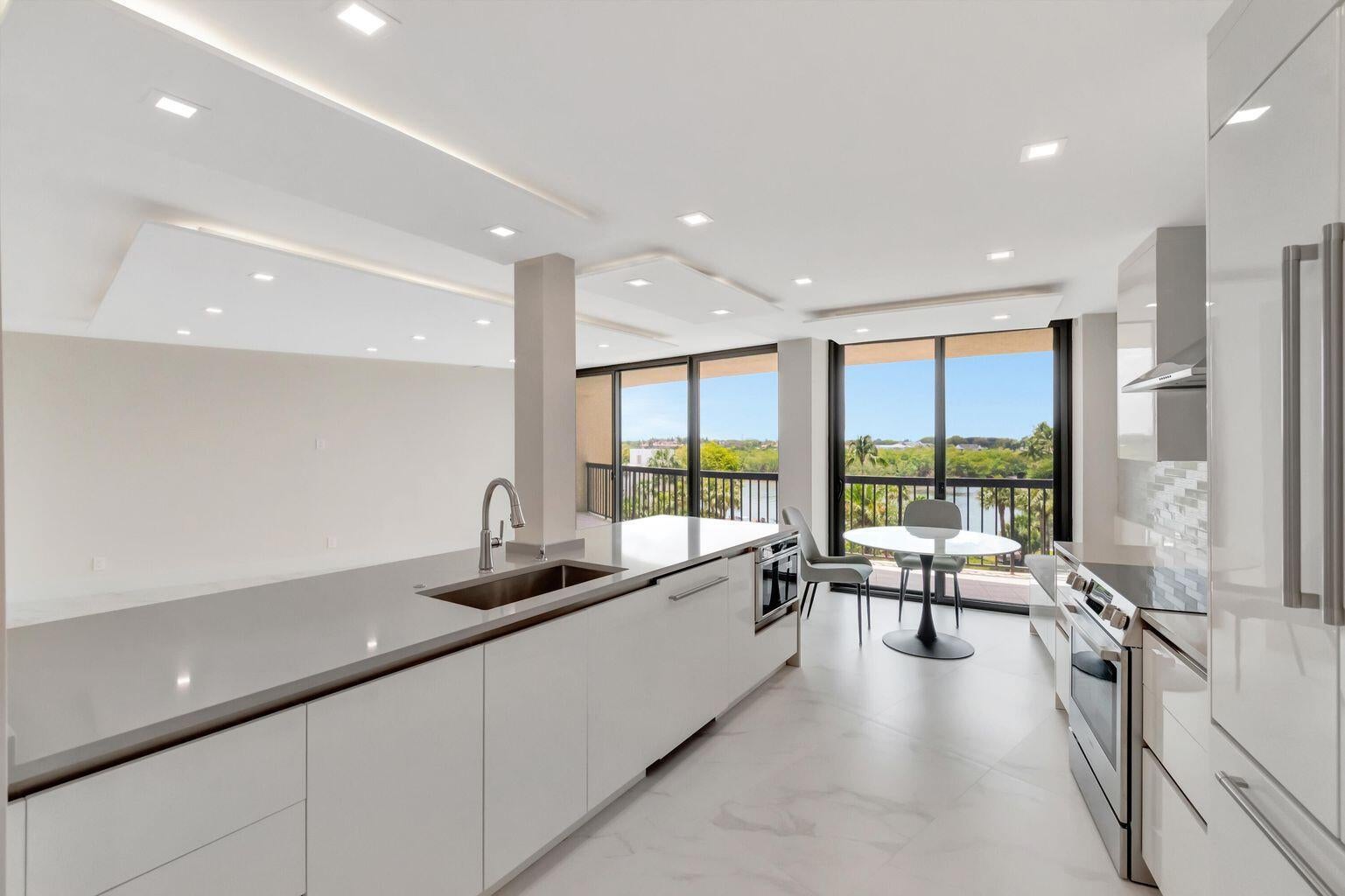 Highland Beach, Florida, 33487, United States, 2 Bedrooms Bedrooms, ,2 BathroomsBathrooms,Residential,Active,1922538