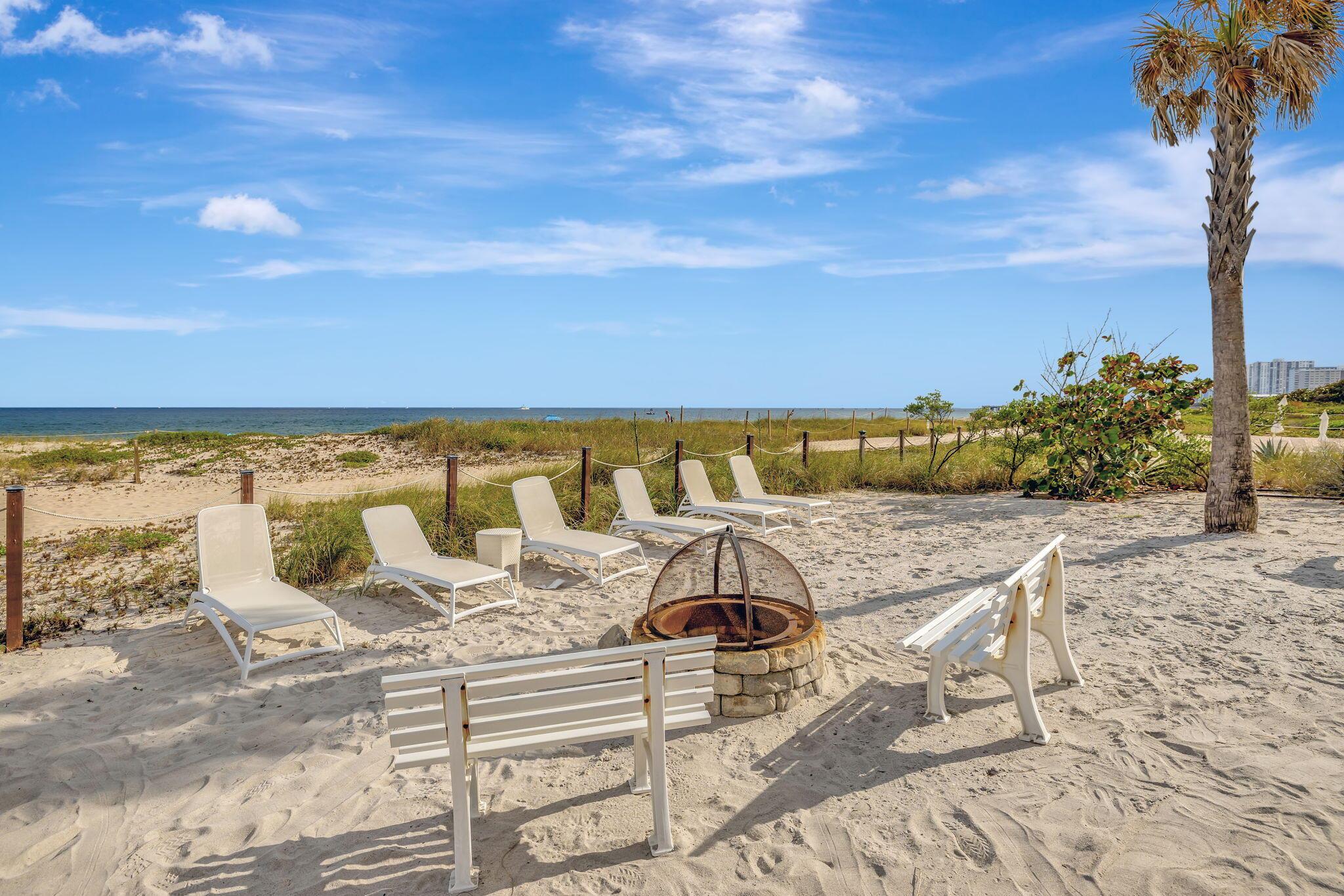 Pompano Beach, Florida, 33062, United States, 2 Bedrooms Bedrooms, ,3 BathroomsBathrooms,Residential,Pending,1959525