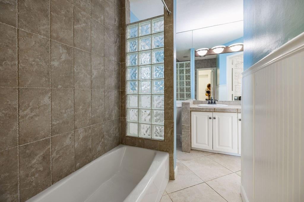 Lighthouse Point, Florida, 33064, United States, 4 Bedrooms Bedrooms, ,4 BathroomsBathrooms,Residential,Active,1701977