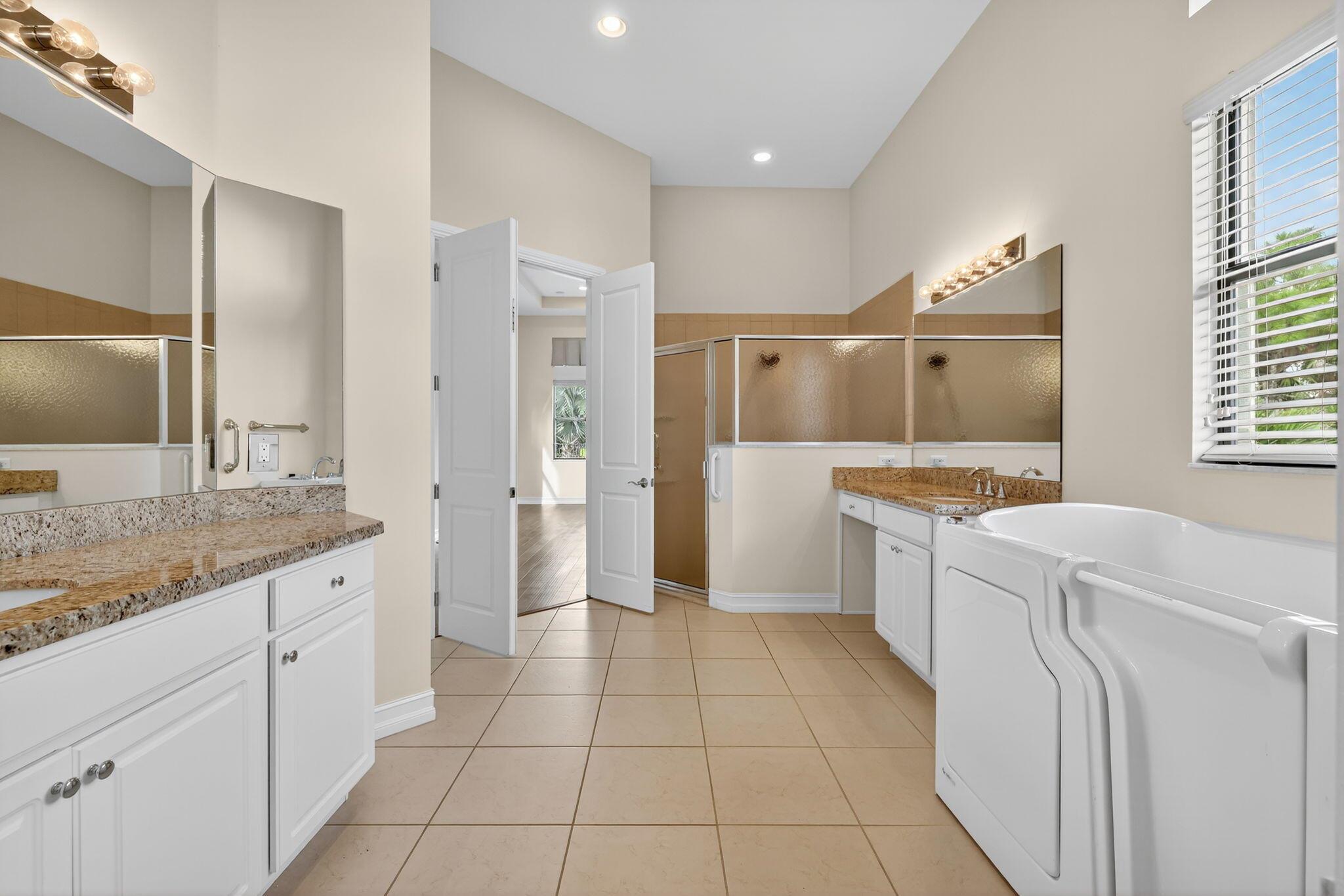 Palm City, Florida, 34990, United States, 4 Bedrooms Bedrooms, ,5 BathroomsBathrooms,Residential,Active,1952625