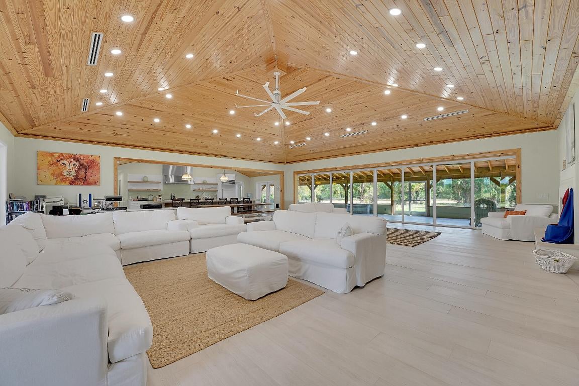 Okeechobee, Florida, 34974, United States, 4 Bedrooms Bedrooms, ,4 BathroomsBathrooms,Residential,Active,2008332