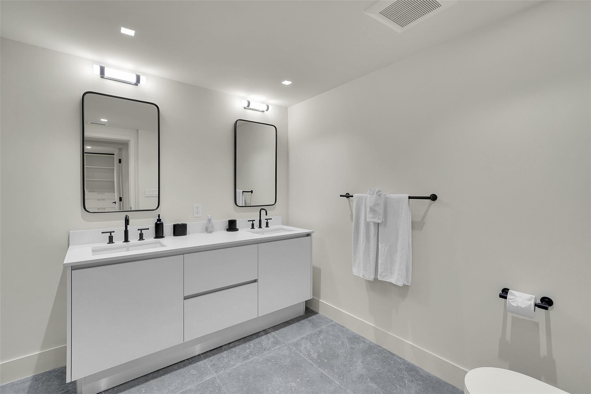 Miami Beach, Florida, 33139, United States, 2 Bedrooms Bedrooms, ,2 BathroomsBathrooms,Residential,Active,1973367