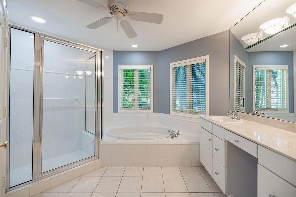 Lighthouse Point, Florida, 33064, United States, 4 Bedrooms Bedrooms, ,4 BathroomsBathrooms,Residential,Active,1701977