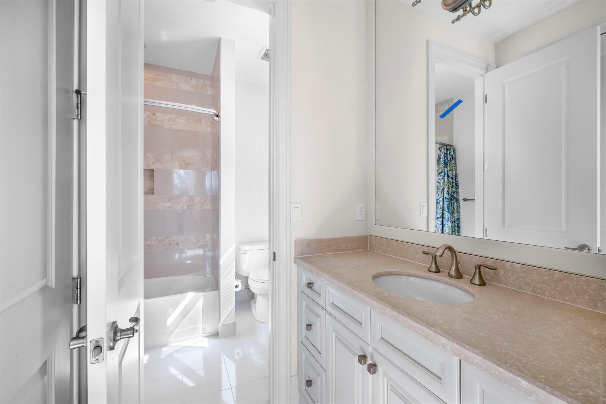 Palm City, Florida, 34990, United States, 5 Bedrooms Bedrooms, ,8 BathroomsBathrooms,Residential,Active,1929775