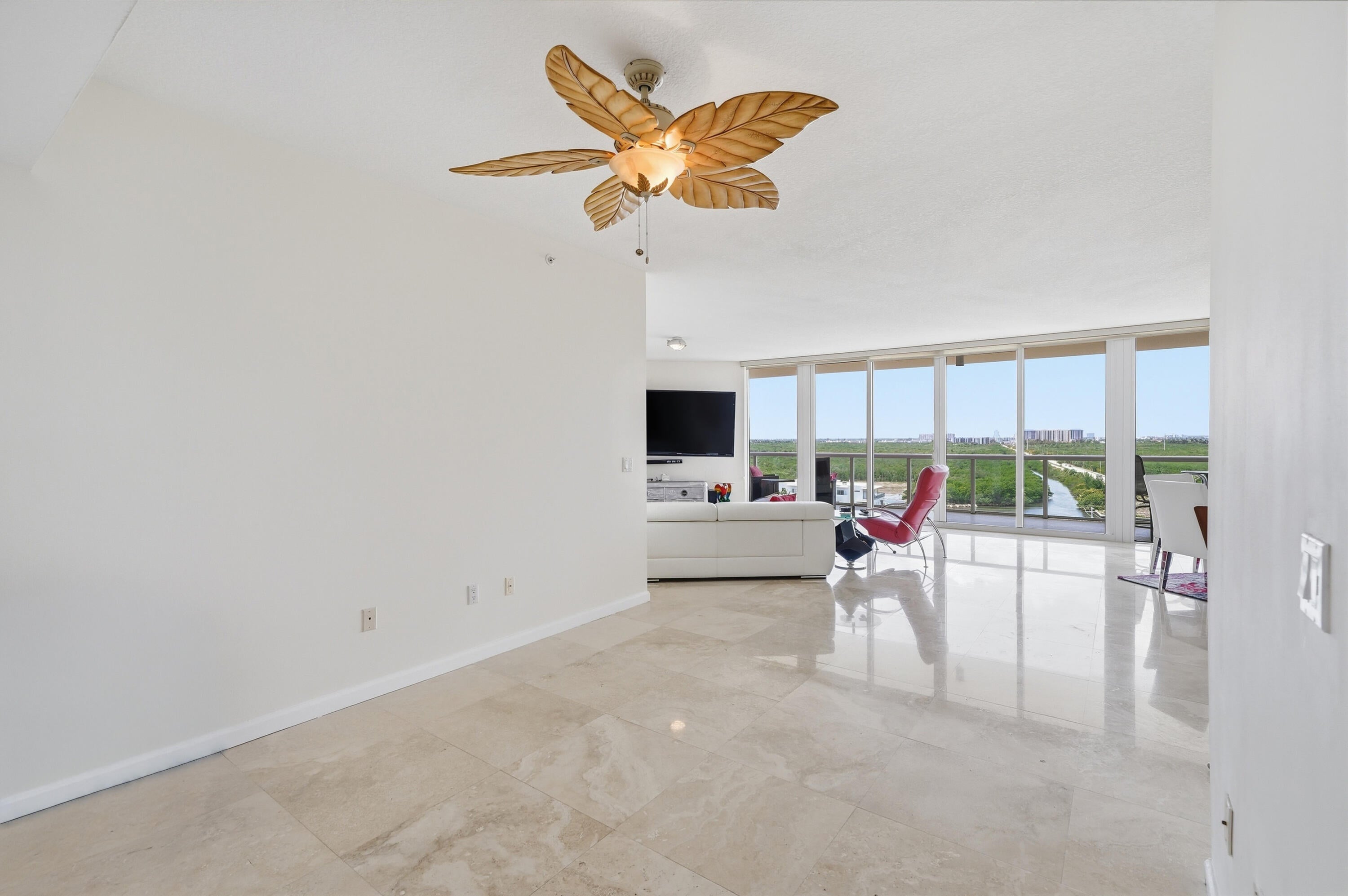 Hollywood, Florida, 33019, United States, 2 Bedrooms Bedrooms, ,3 BathroomsBathrooms,Residential,Active,2028550