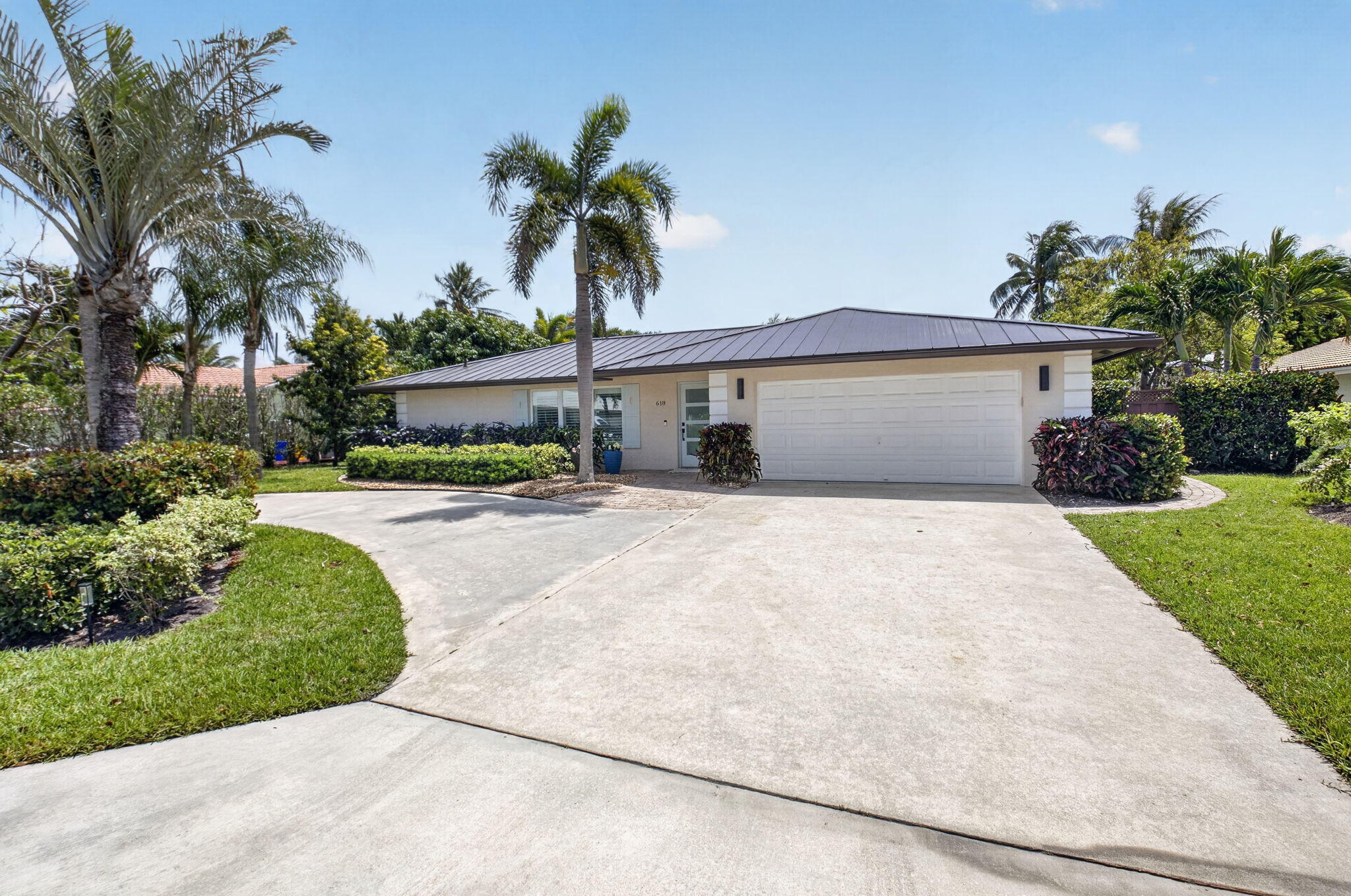 Delray Beach, Florida, 33444, United States, 4 Bedrooms Bedrooms, ,3 BathroomsBathrooms,Residential,Active,2036667