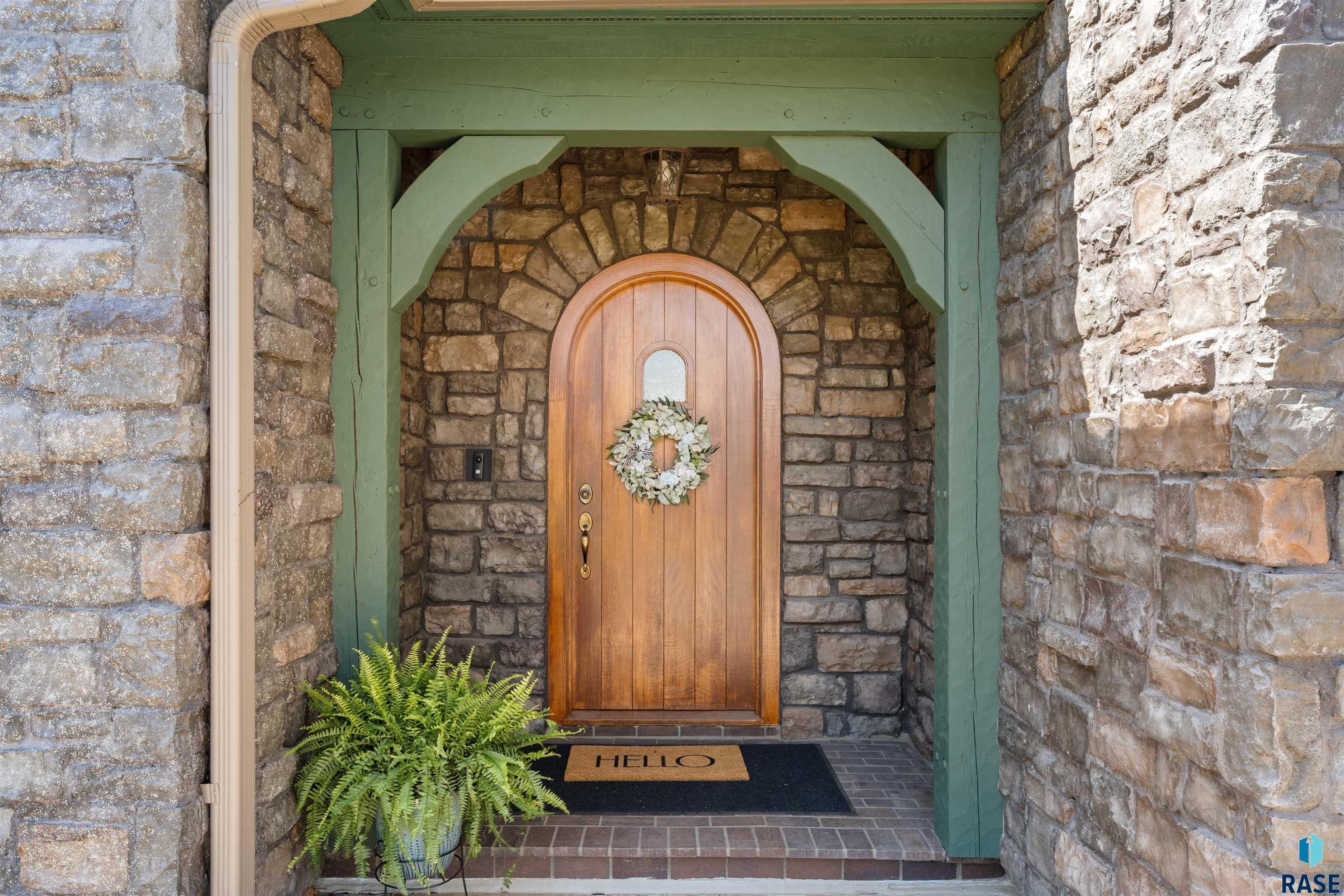 Sioux Falls, South Dakota, 57110, United States, 6 Bedrooms Bedrooms, ,6 BathroomsBathrooms,Residential,Active,1888969