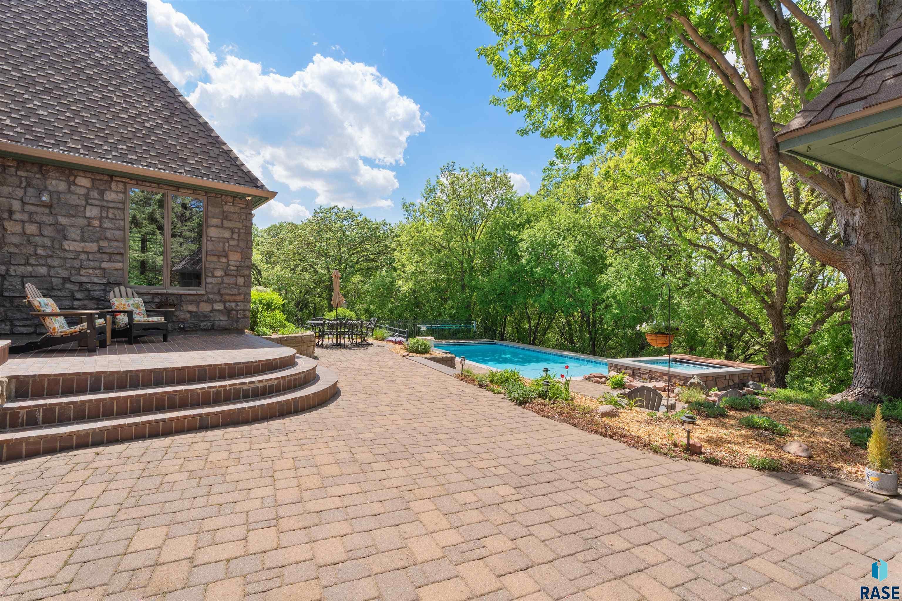 Sioux Falls, South Dakota, 57110, United States, 6 Bedrooms Bedrooms, ,6 BathroomsBathrooms,Residential,Active,1888969