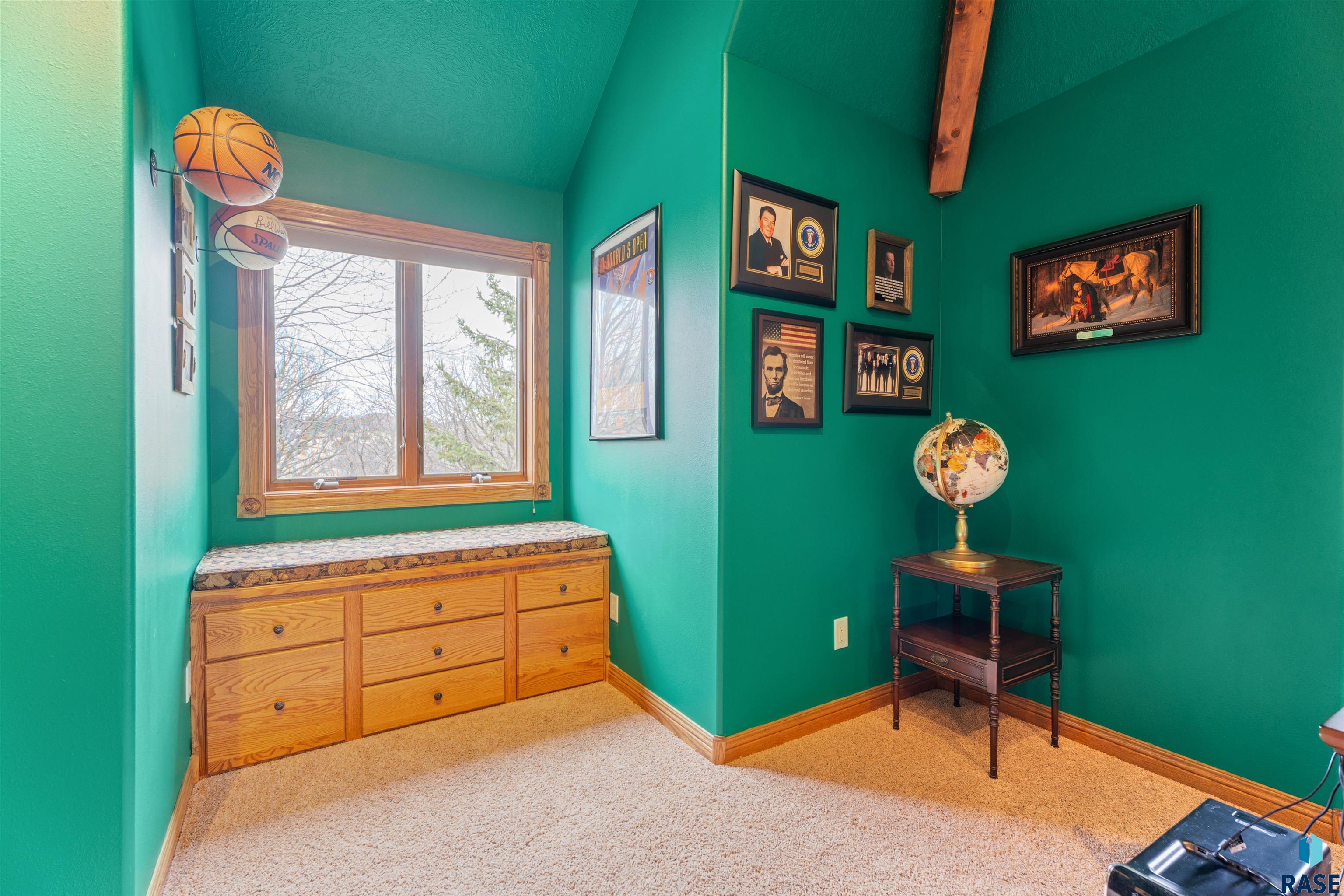 Sioux Falls, South Dakota, 57110, United States, 6 Bedrooms Bedrooms, ,6 BathroomsBathrooms,Residential,Active,1888969