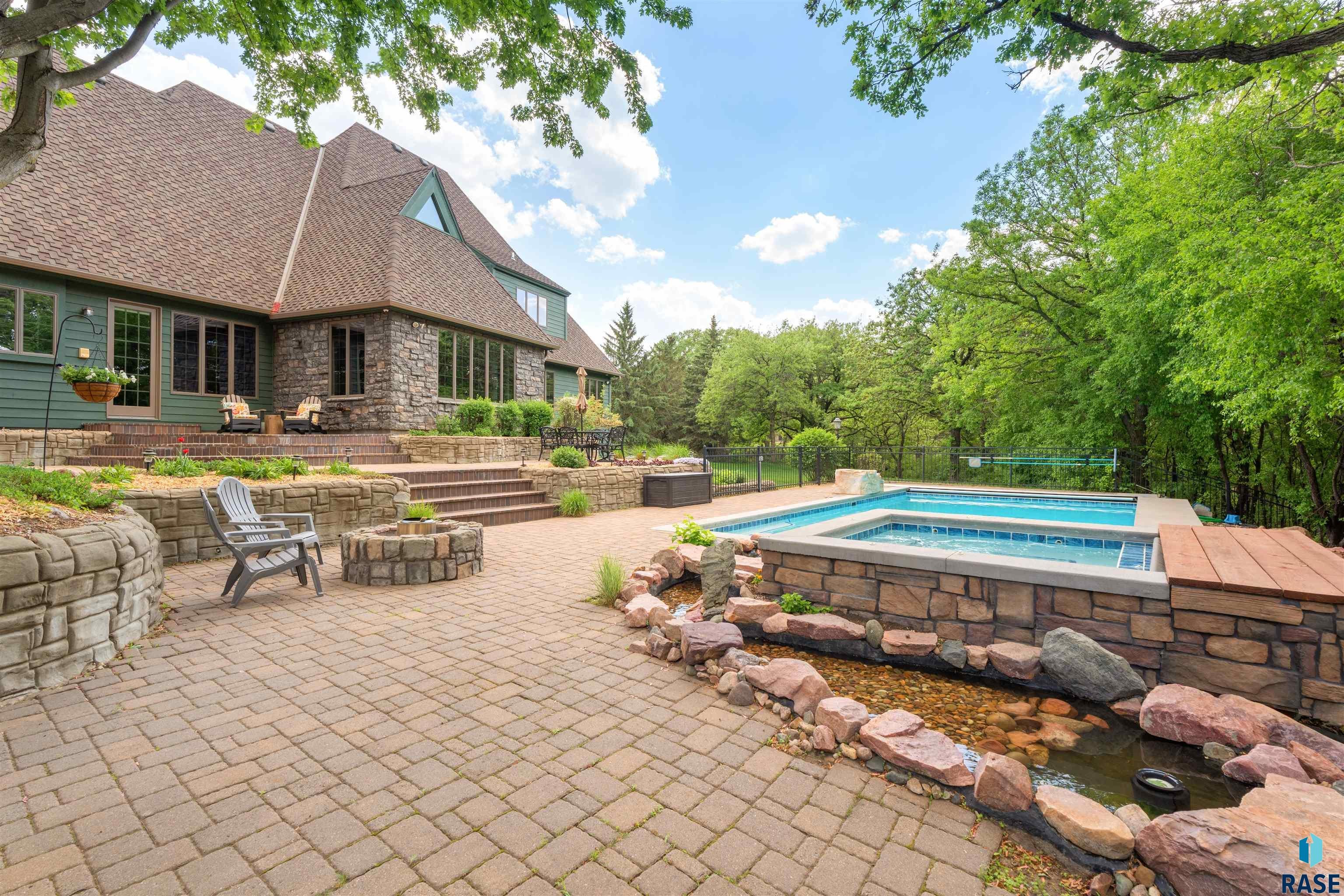 Sioux Falls, South Dakota, 57110, United States, 6 Bedrooms Bedrooms, ,6 BathroomsBathrooms,Residential,Active,1888969