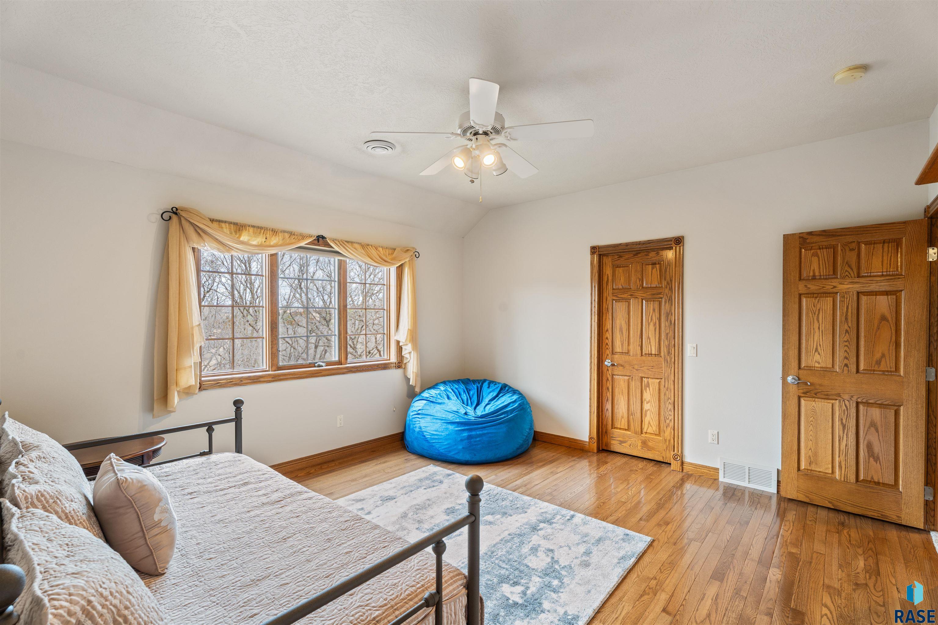 Sioux Falls, South Dakota, 57110, United States, 6 Bedrooms Bedrooms, ,6 BathroomsBathrooms,Residential,Active,1888969