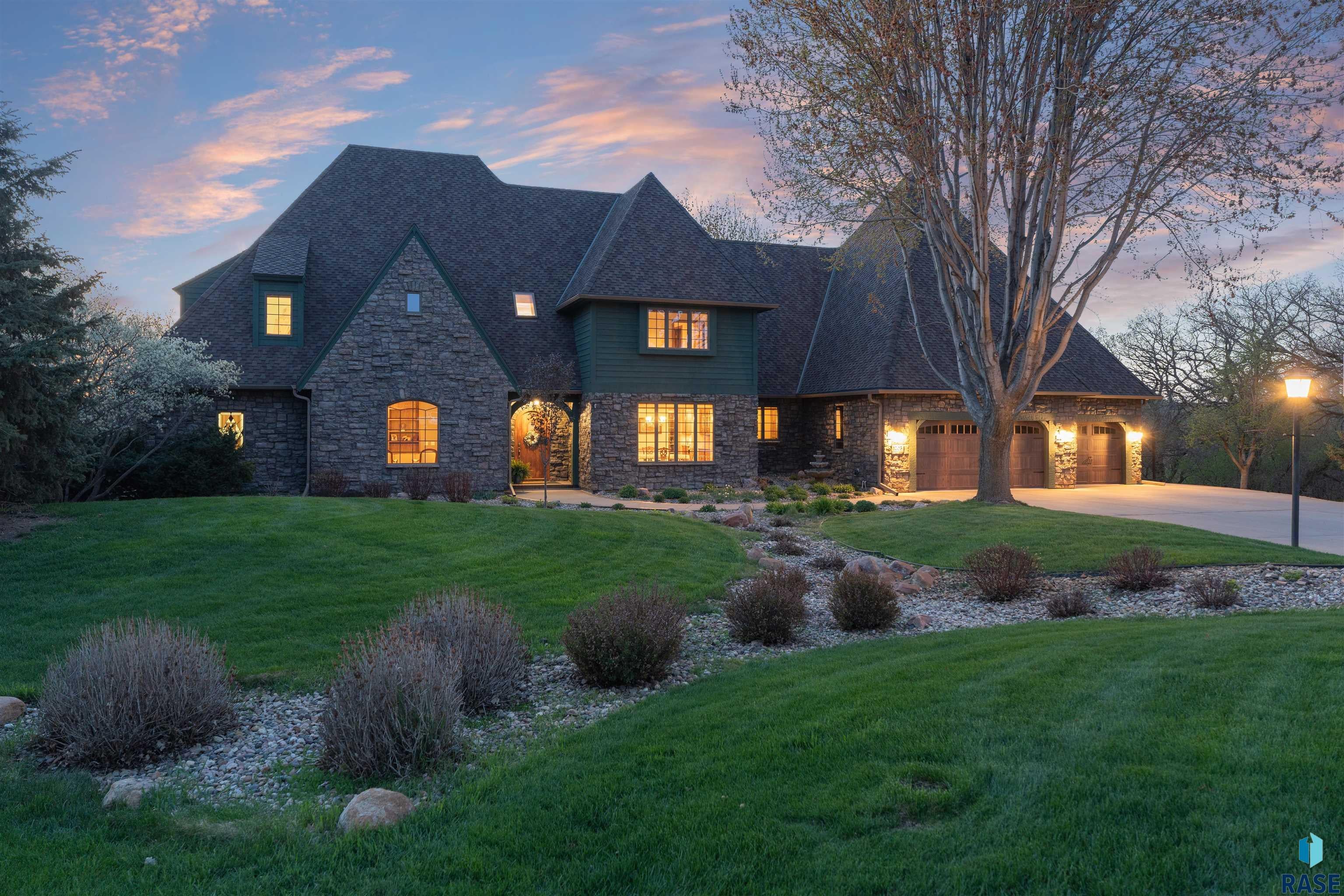 Sioux Falls, South Dakota, 57110, United States, 6 Bedrooms Bedrooms, ,6 BathroomsBathrooms,Residential,Active,1888969