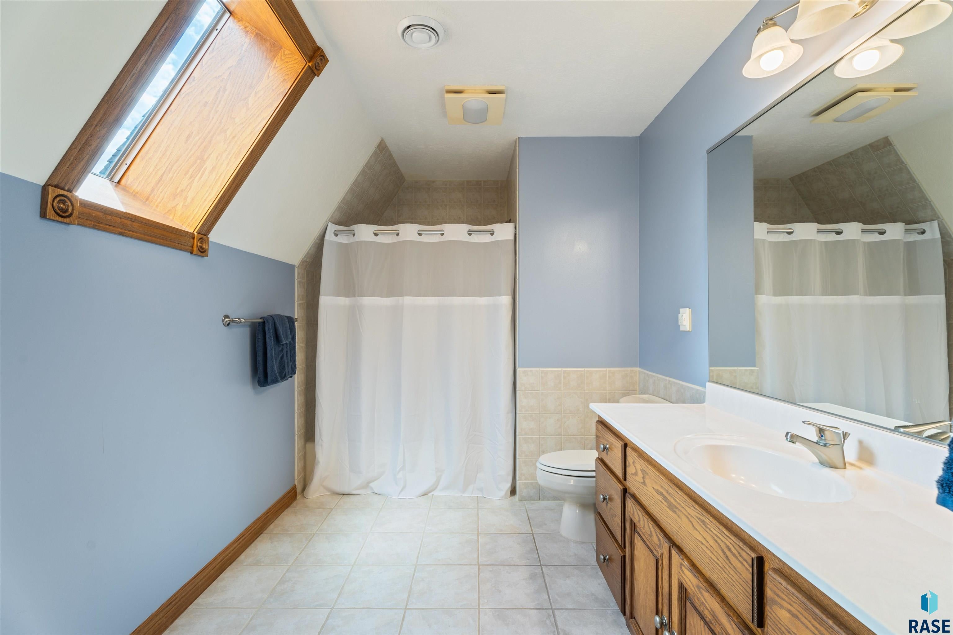 Sioux Falls, South Dakota, 57110, United States, 6 Bedrooms Bedrooms, ,6 BathroomsBathrooms,Residential,Active,1888969