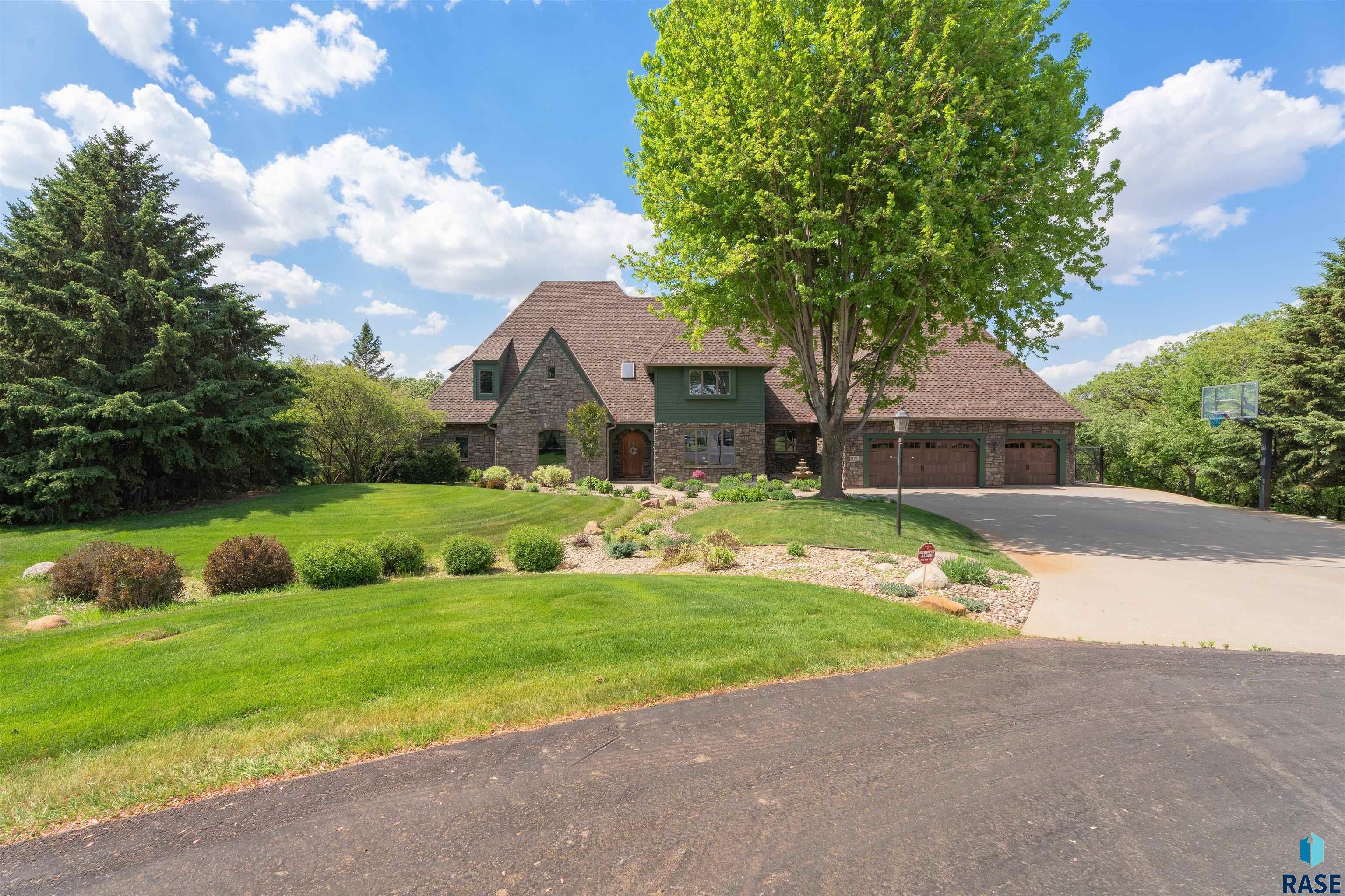 Sioux Falls, South Dakota, 57110, United States, 6 Bedrooms Bedrooms, ,6 BathroomsBathrooms,Residential,Active,1888969