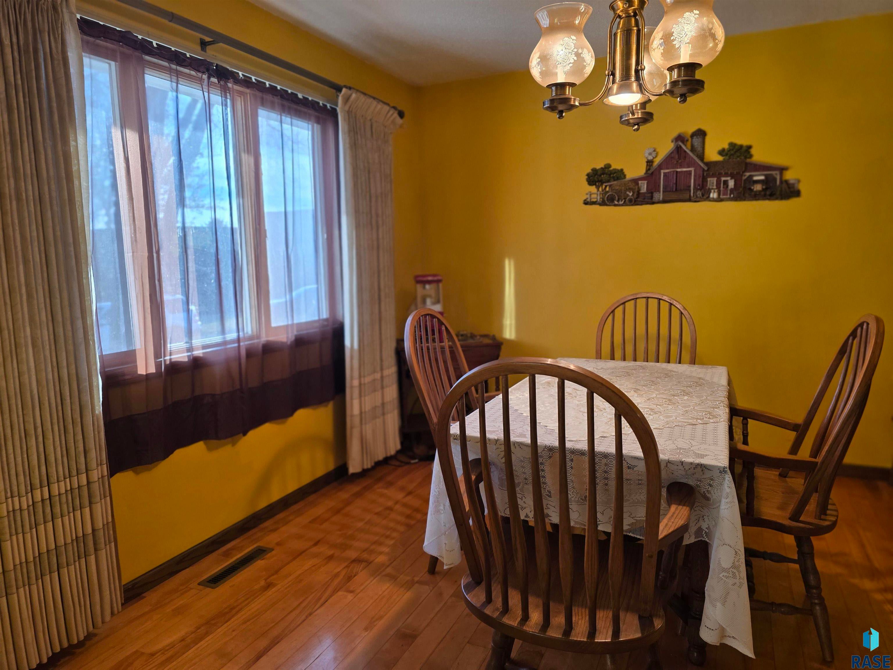 Brandon, South Dakota, 57005, United States, 3 Bedrooms Bedrooms, ,3 BathroomsBathrooms,Residential,Active,1969629