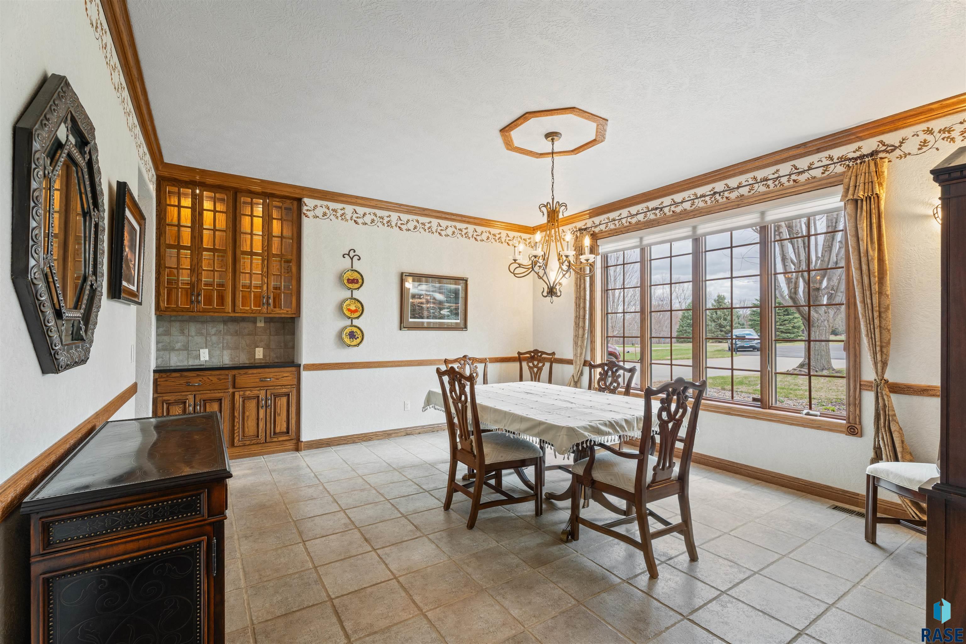 Sioux Falls, South Dakota, 57110, United States, 6 Bedrooms Bedrooms, ,6 BathroomsBathrooms,Residential,Active,1888969