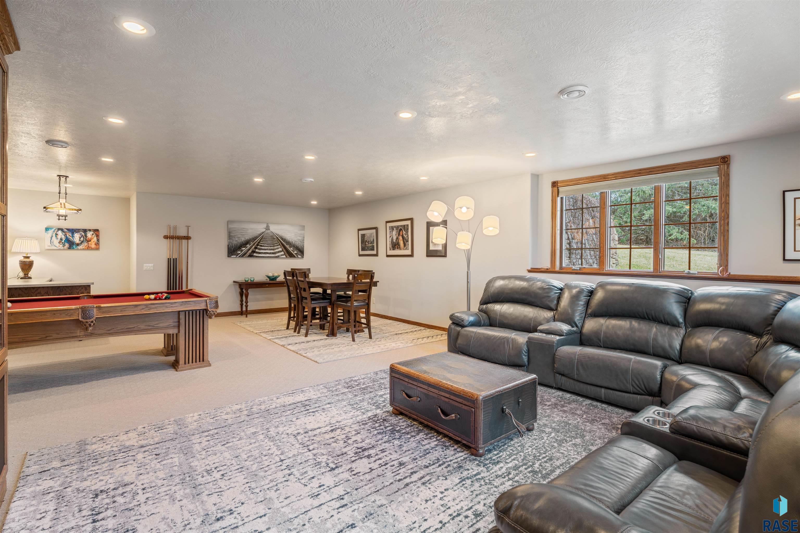 Sioux Falls, South Dakota, 57110, United States, 6 Bedrooms Bedrooms, ,6 BathroomsBathrooms,Residential,Active,1888969